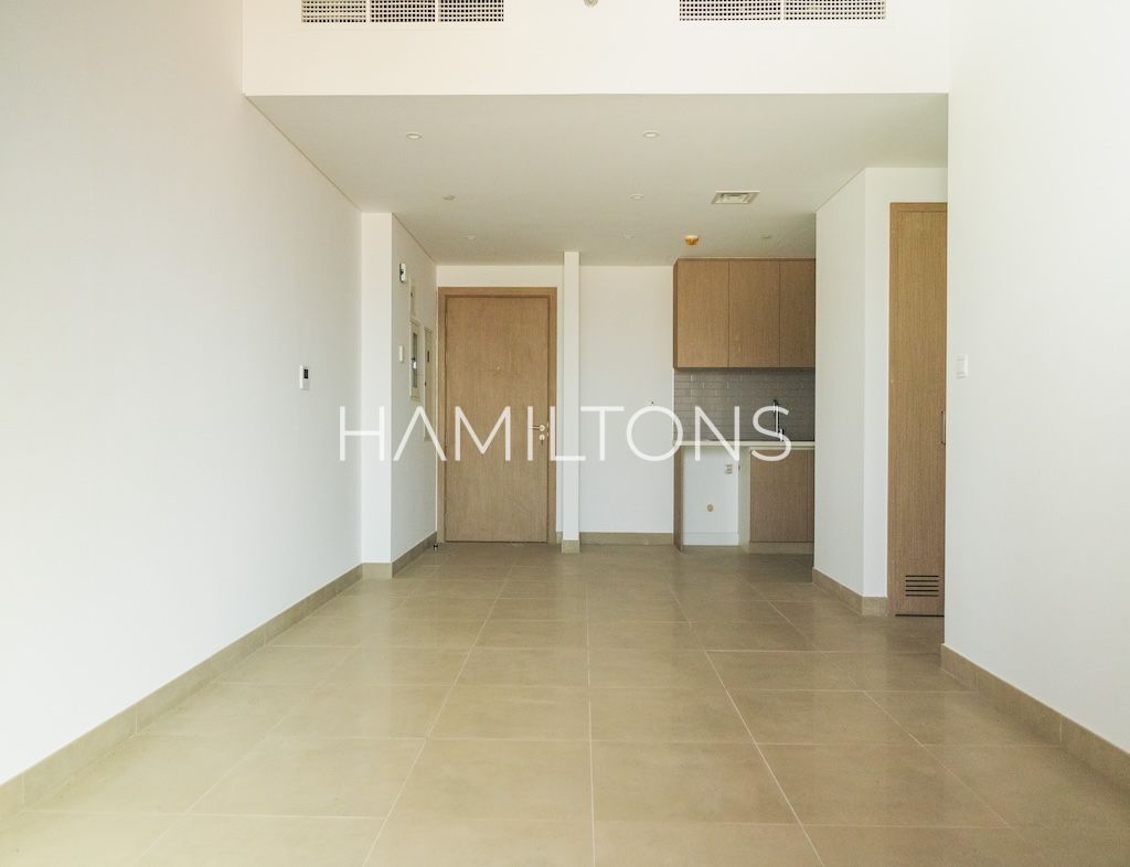 Exclusive Sea View Apartment | Beachfront Living | Vacant | Resale