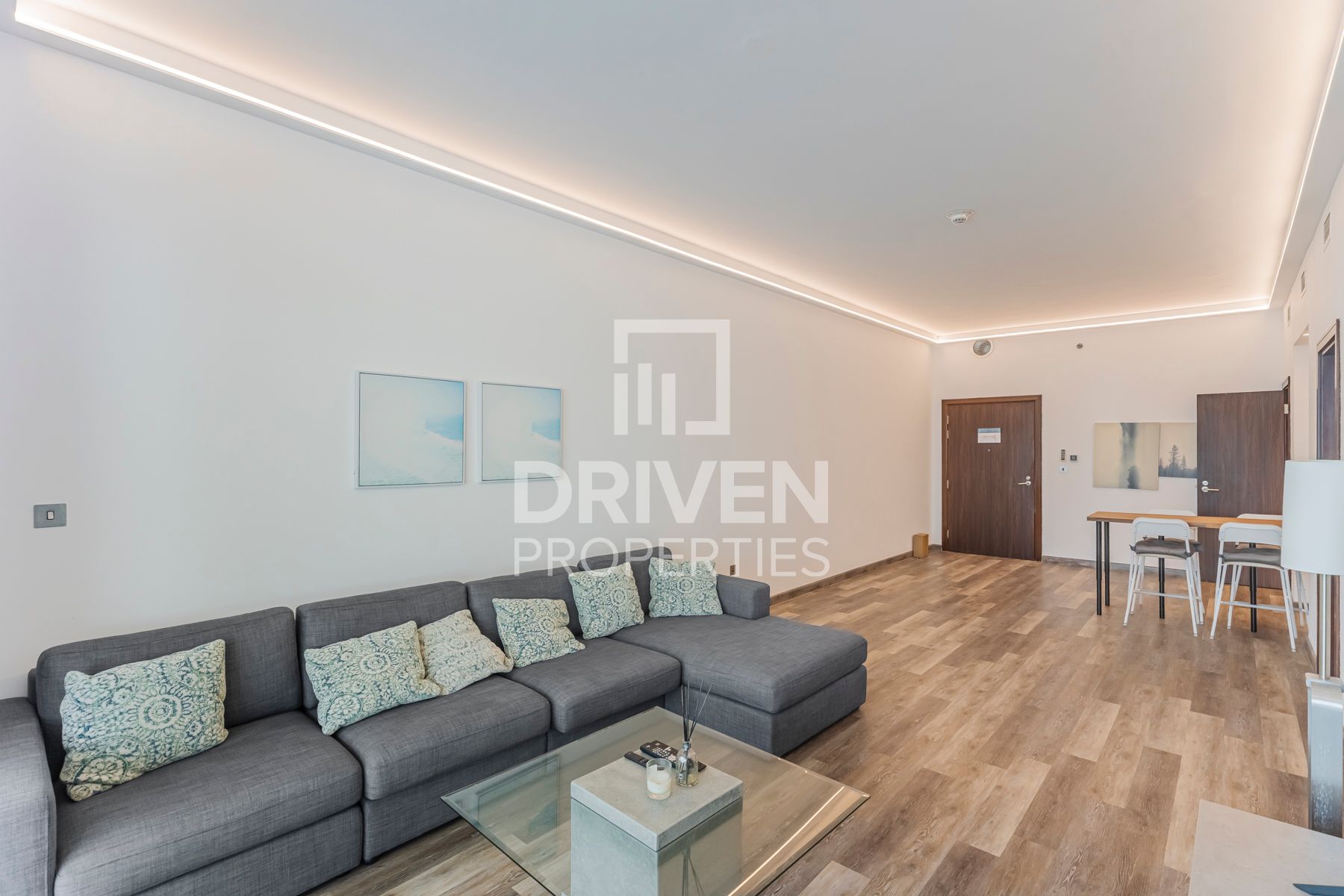 Cozy Apartment and Large Layout with Sea View