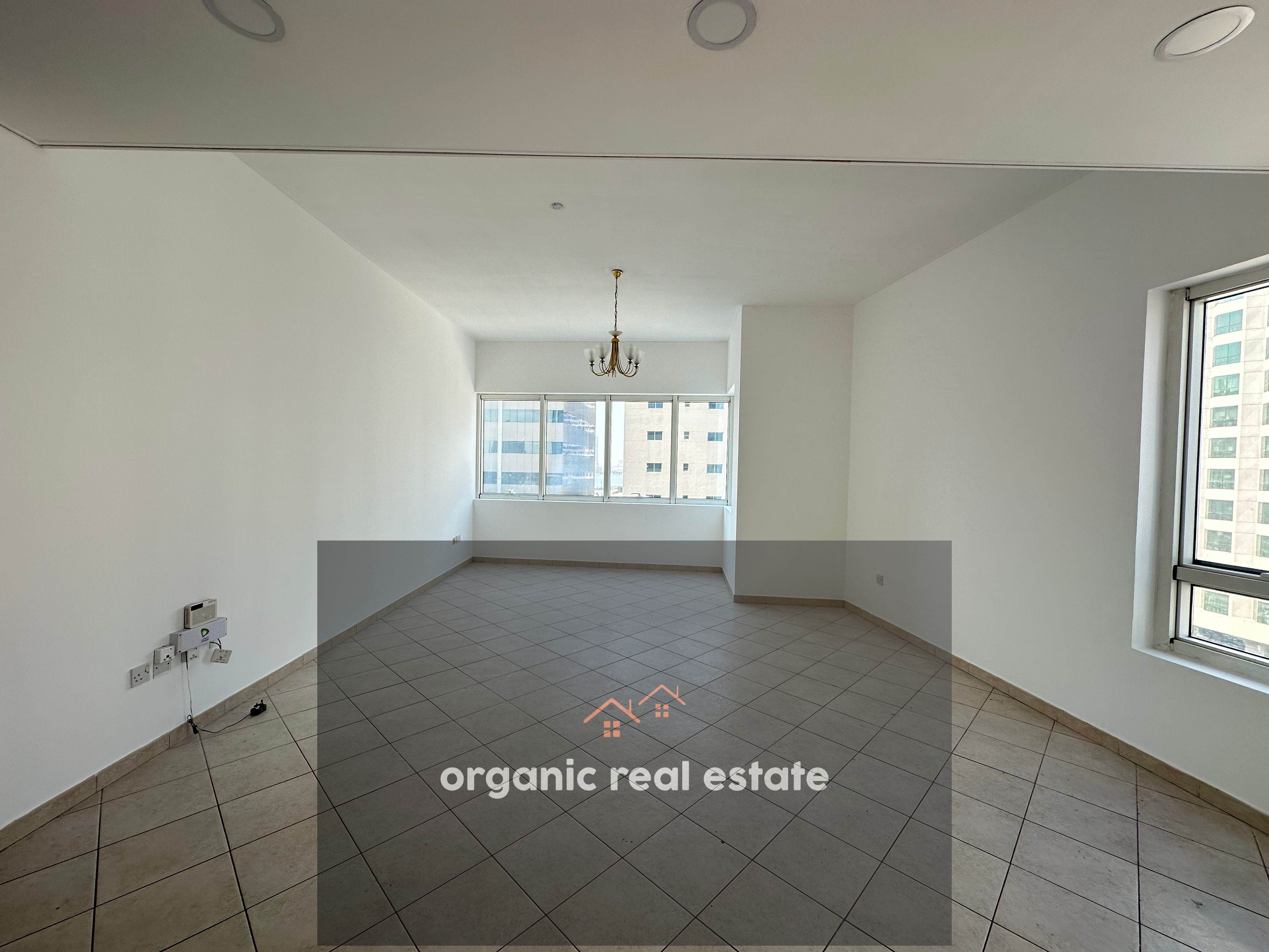 Prime location 2bhk Ac free