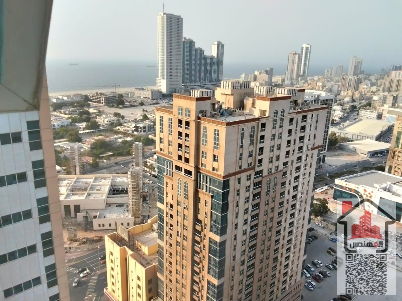 Apartment for sale in Ajman, two bedrooms and a hall, Ajman Towers, apartment area 1700 feet, open sea view, on the 23rd floor, required 680 thousand dirhams, consisting of two bedrooms, a hall, 3 bathrooms, a store, a balcony, and close to all services,