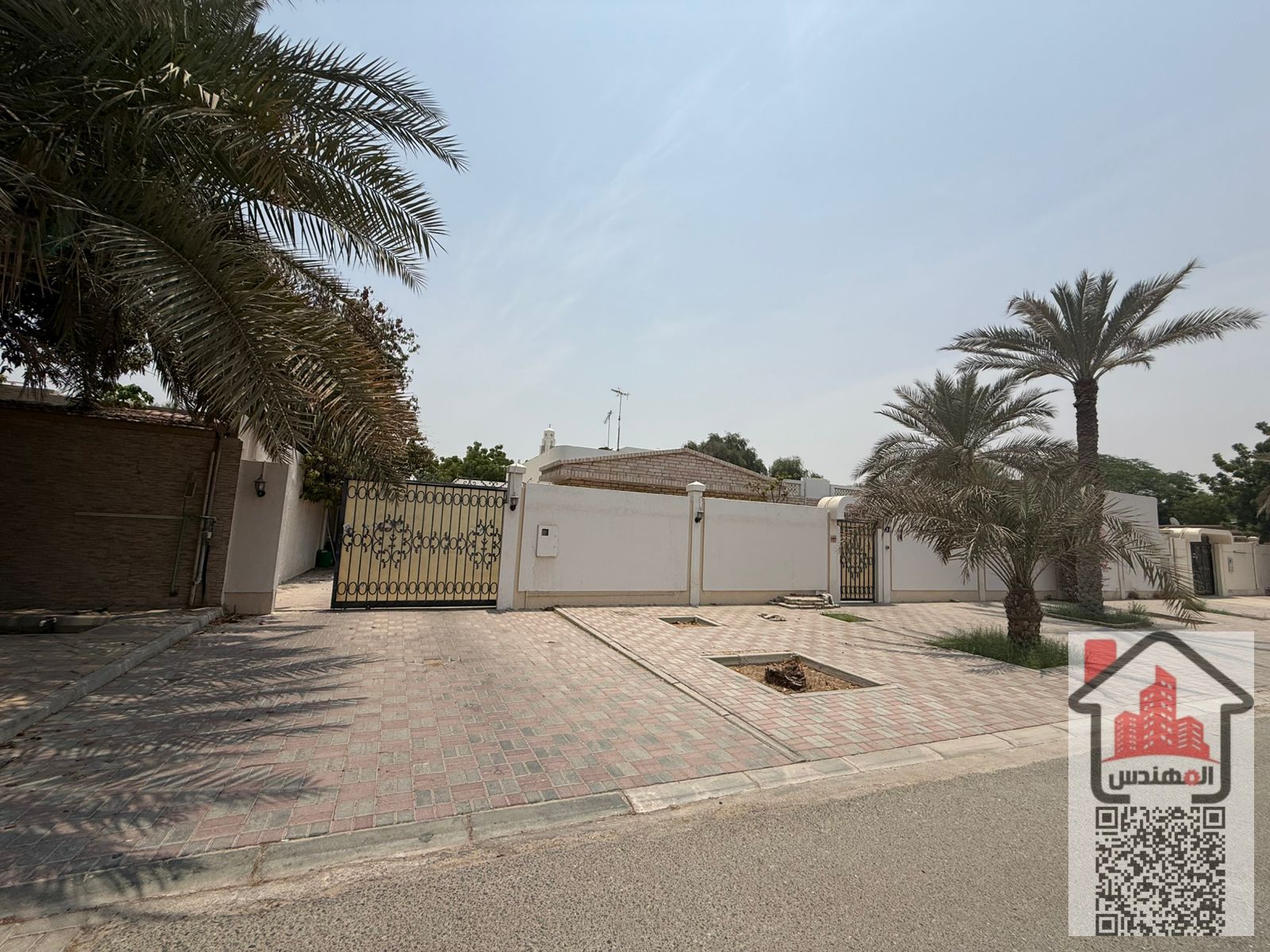 Villa for rent in Al-Hamidiyah for citizens In the Al-Hamidiyah area 4 bedrooms, two halls, a sitting room, a maid's room, a storage room, a large courtyard, and a carport Price: 85