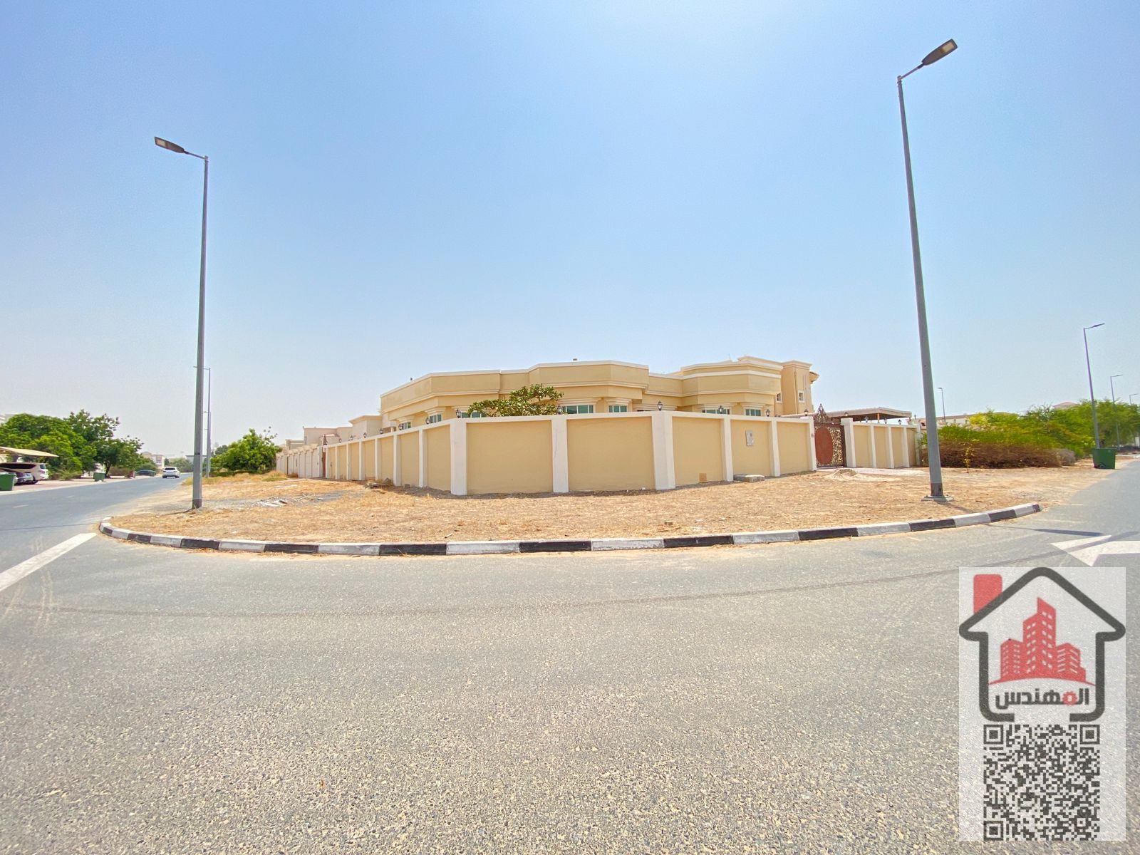 Ground floor villa for sale in Ajman, Al Hamidiyah 2 area 5 bedrooms, a living room, a hall, and a maid's room With split air conditioning 10,000 square feet Corner of two streets and an internal canopy Ask: 1,850,000 dirhams Ownership by citizens with Aj
