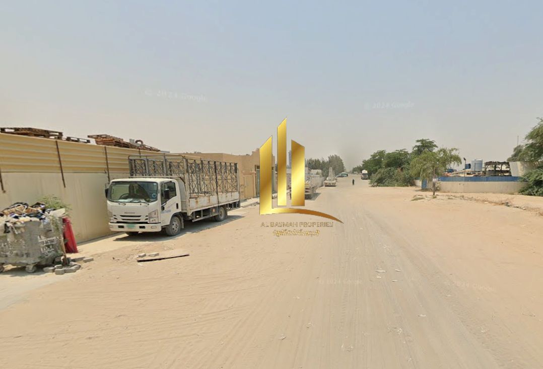 For sale: A distinctive plot in a strategic location behind the cement factory, with an area of 20,000 square feet, owned by citizens only. Equipp