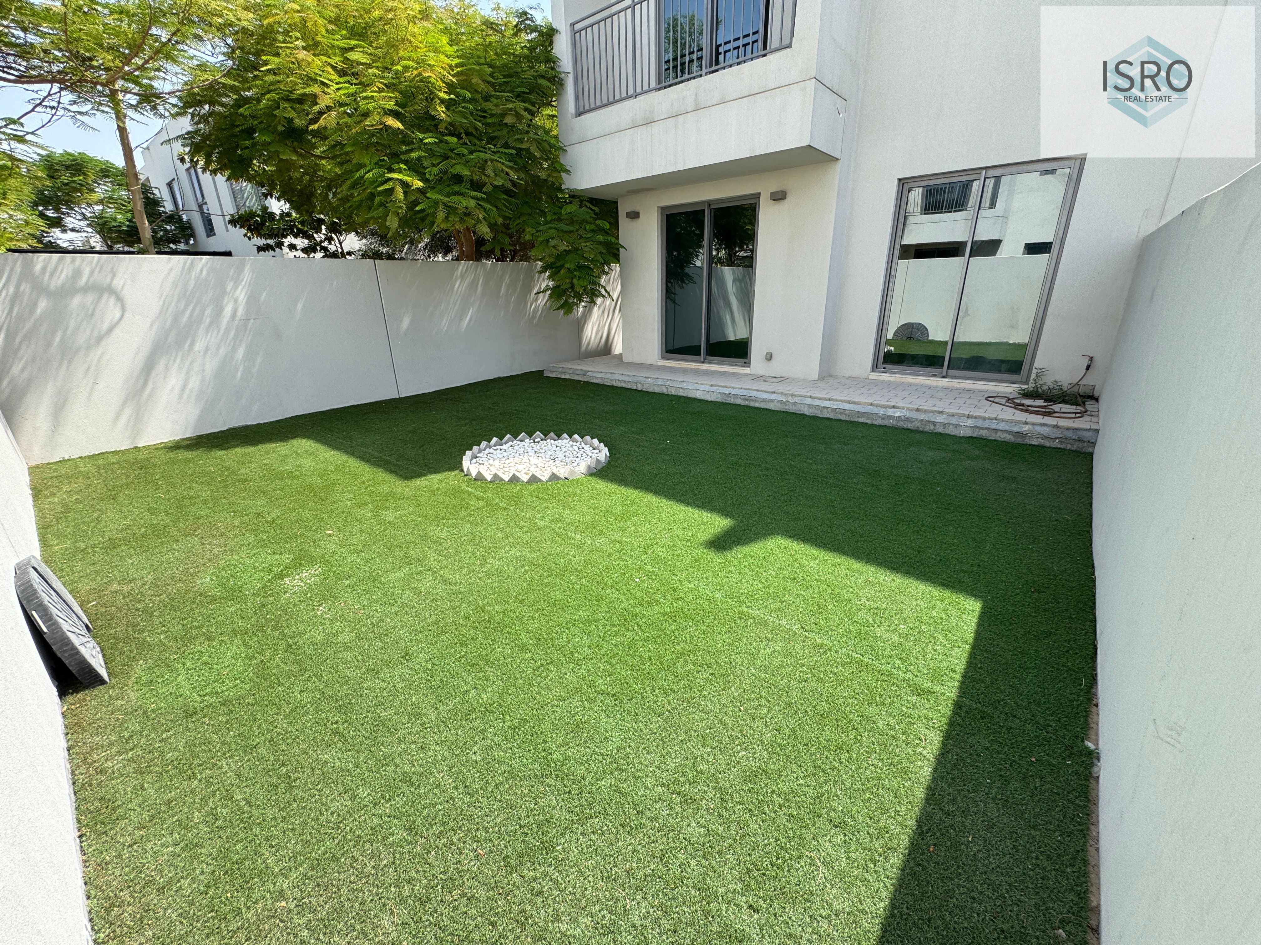 Middle Corner || Ready Garden || 3-BHK with Maid Room || 140k 1-payment