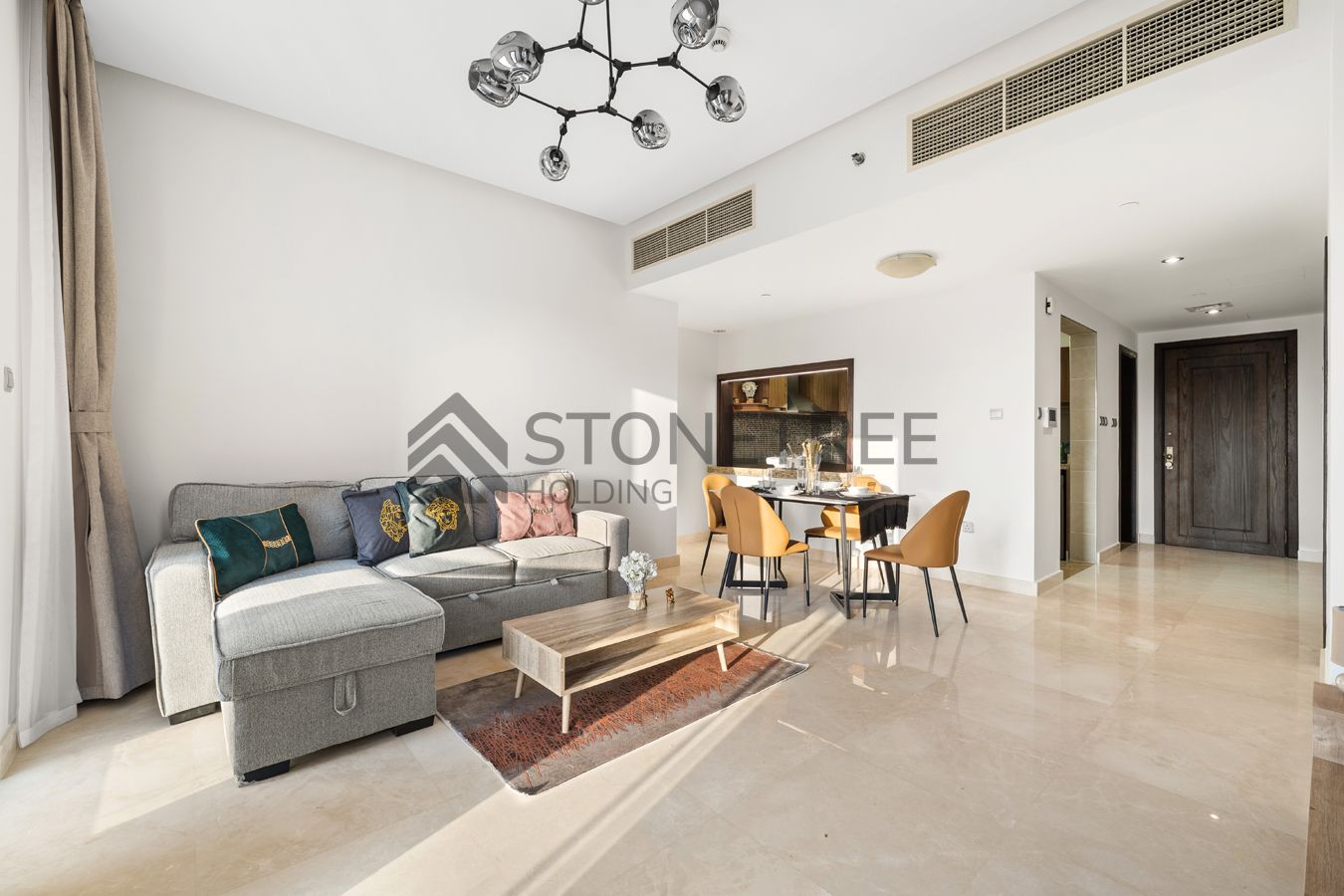 12 CHEQUES | Waterfront Living | Prime Location
