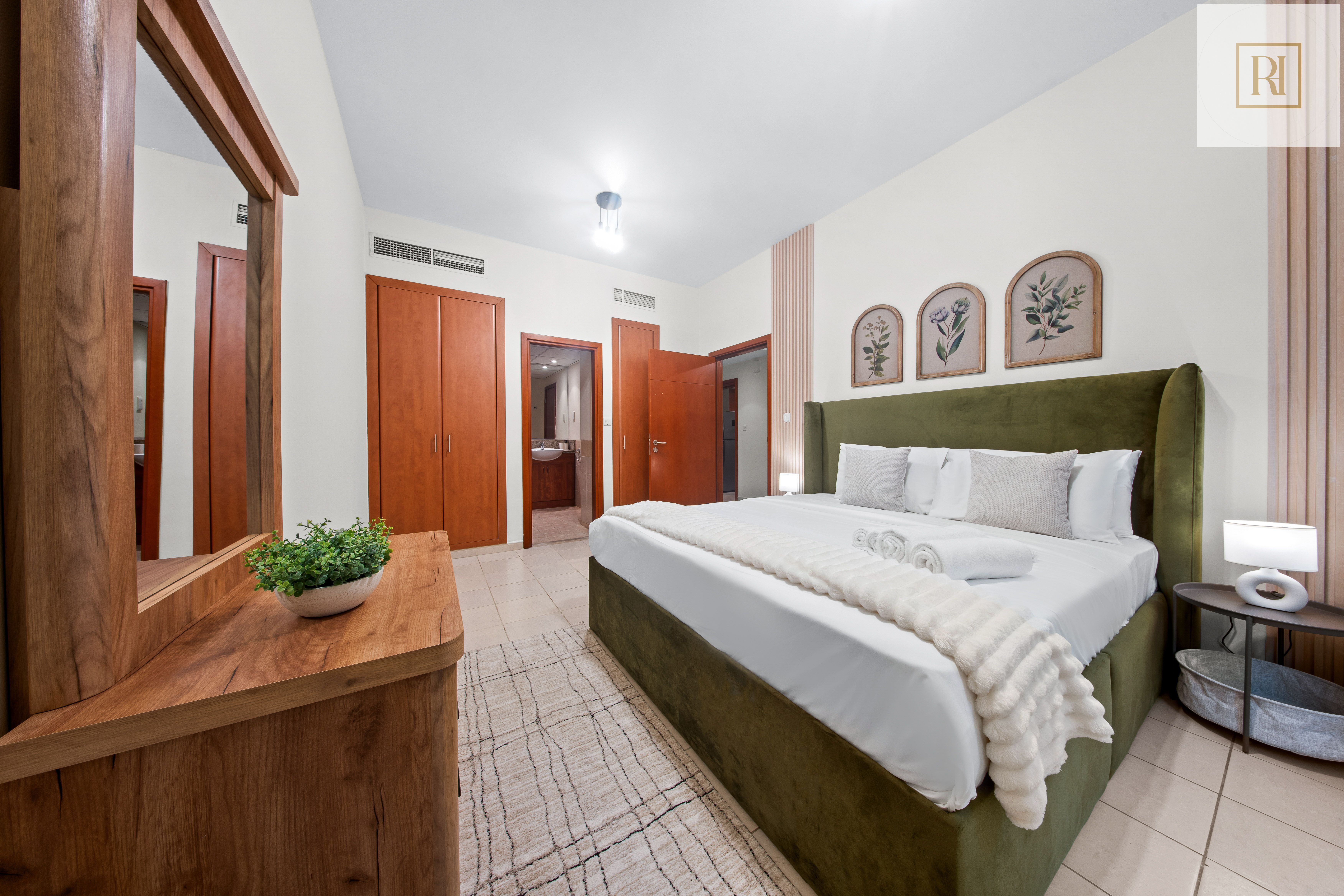Coziest & Spacious 1BHK Apartment in The Greens | Sleeps 6 Comfortably