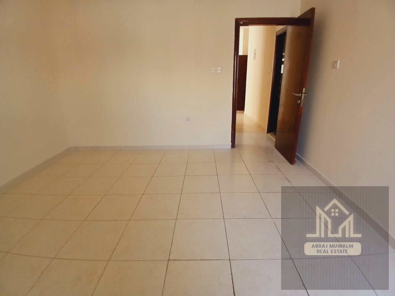 SPACIOUS APARTMENT WITH BALCONY \\NEAT AND CLEAN \\ MUWAILEH SHARJAH