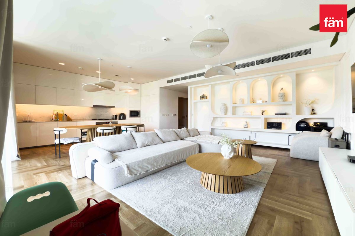 Fully Furnished| Lagoon VIew| Upgraded