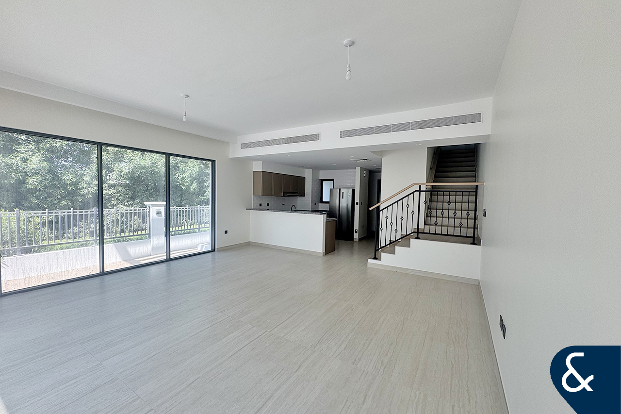 Large Corner Plot | Vacant | Close to Lagoon