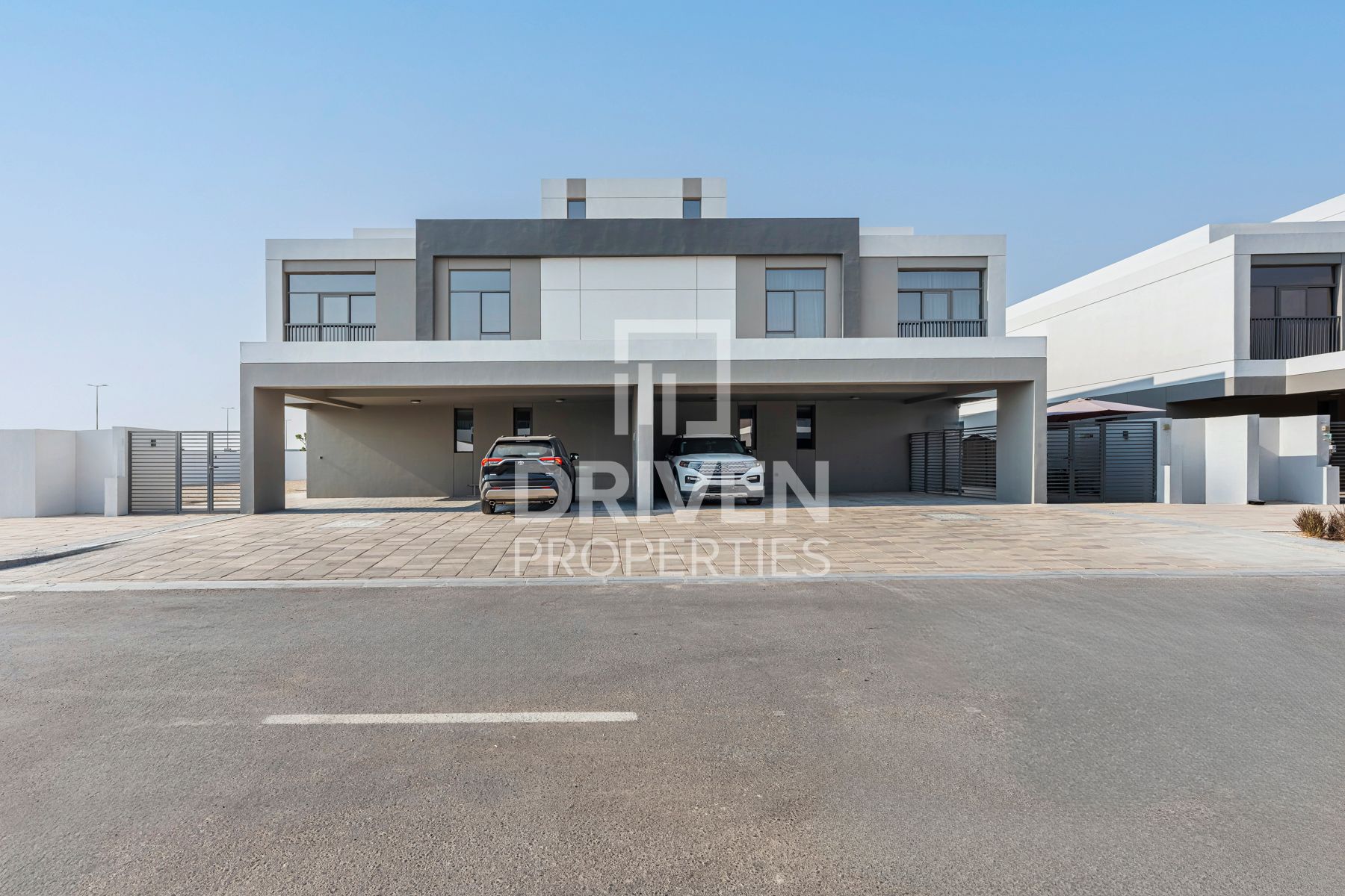 Single Row | Fully Fitted Kitchen | Large Plot