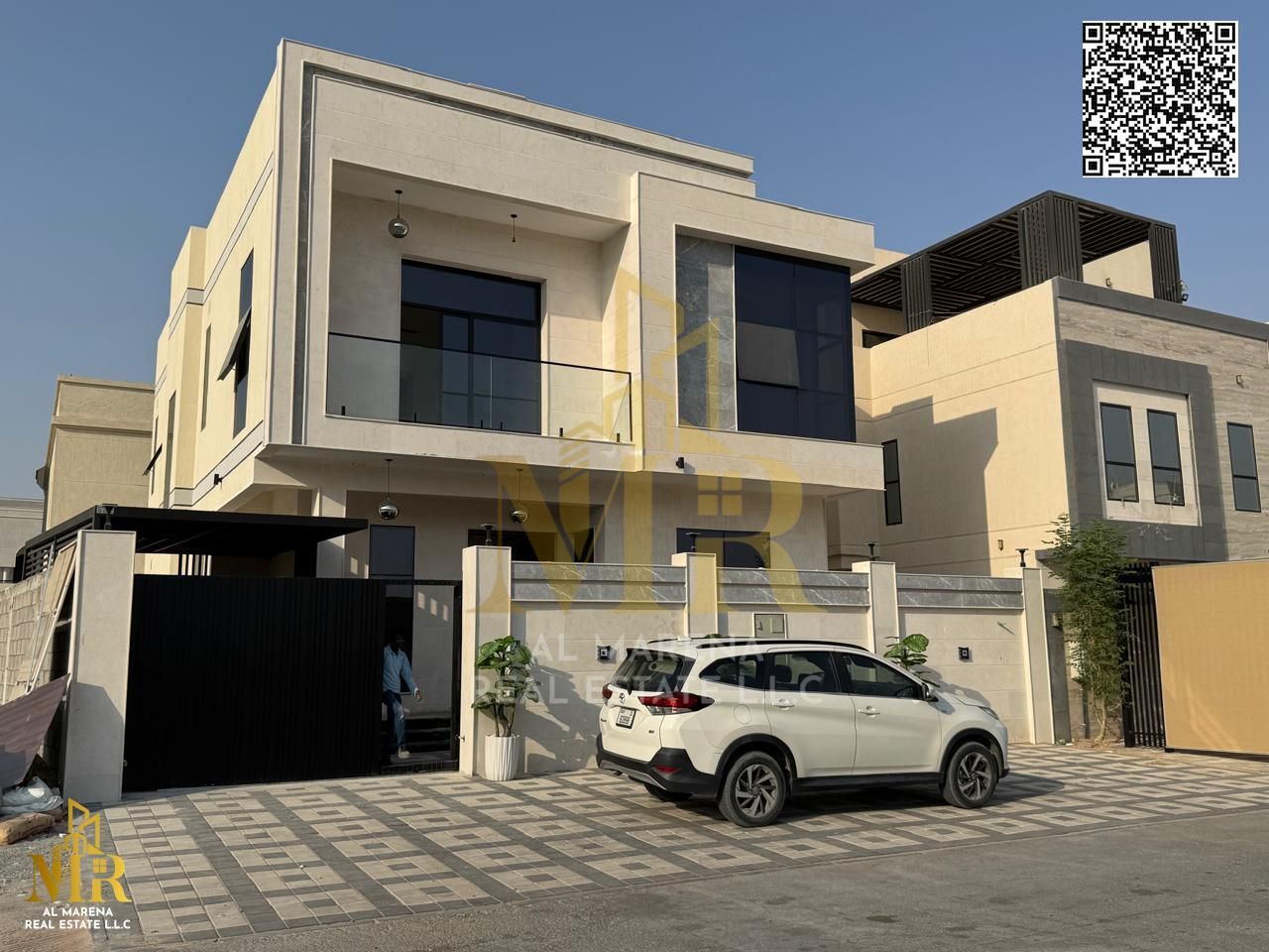 Stunning villa for sale now consisting of 5 master bedrooms with built-in wardrobes and a swimming pool