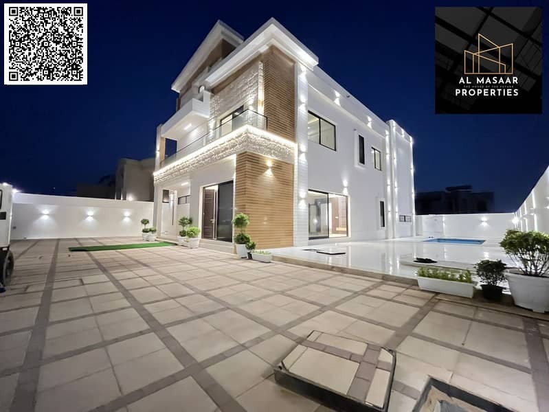 Corner villa for sale on two streets, 8 master bedrooms, swimming pool, garden and roof, freehold for all nationalities