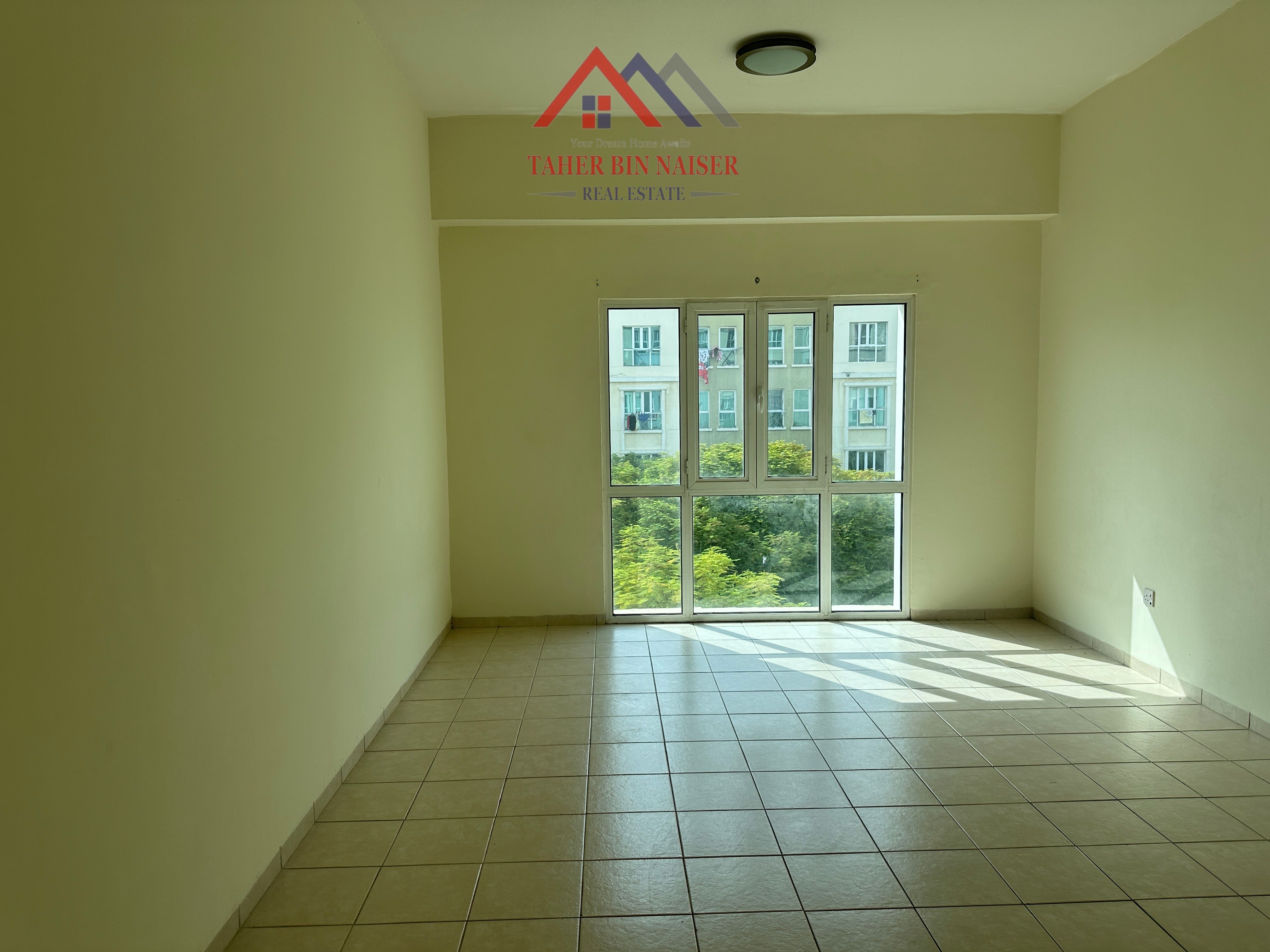XXL STUDIO FOR RENT CLOSE TO METRO AND CARREFOUR MARKET