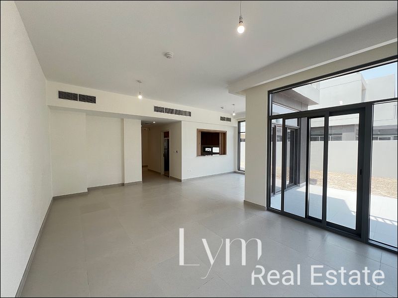Large Plot | Living At The Prestigious Villa