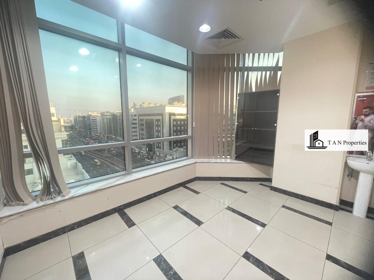 Luxurious Fully-Fitted Office | Chiller & DEWA Free | 3 Parking | Front of Metro |