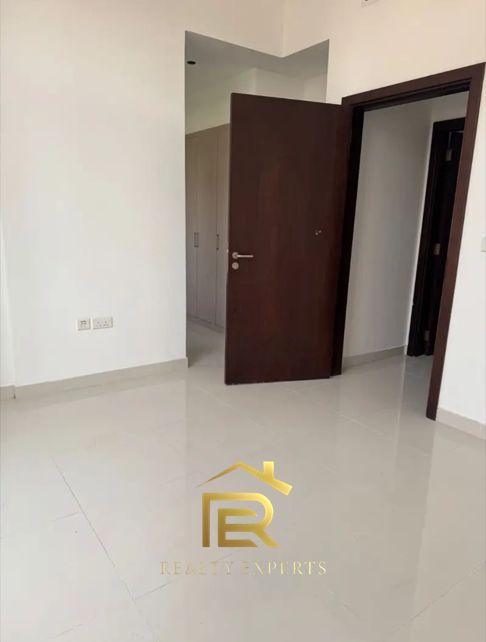 VACANT | BRIGHT AND SPACIOUS 2-BEDROOM + STORAGE ROOM