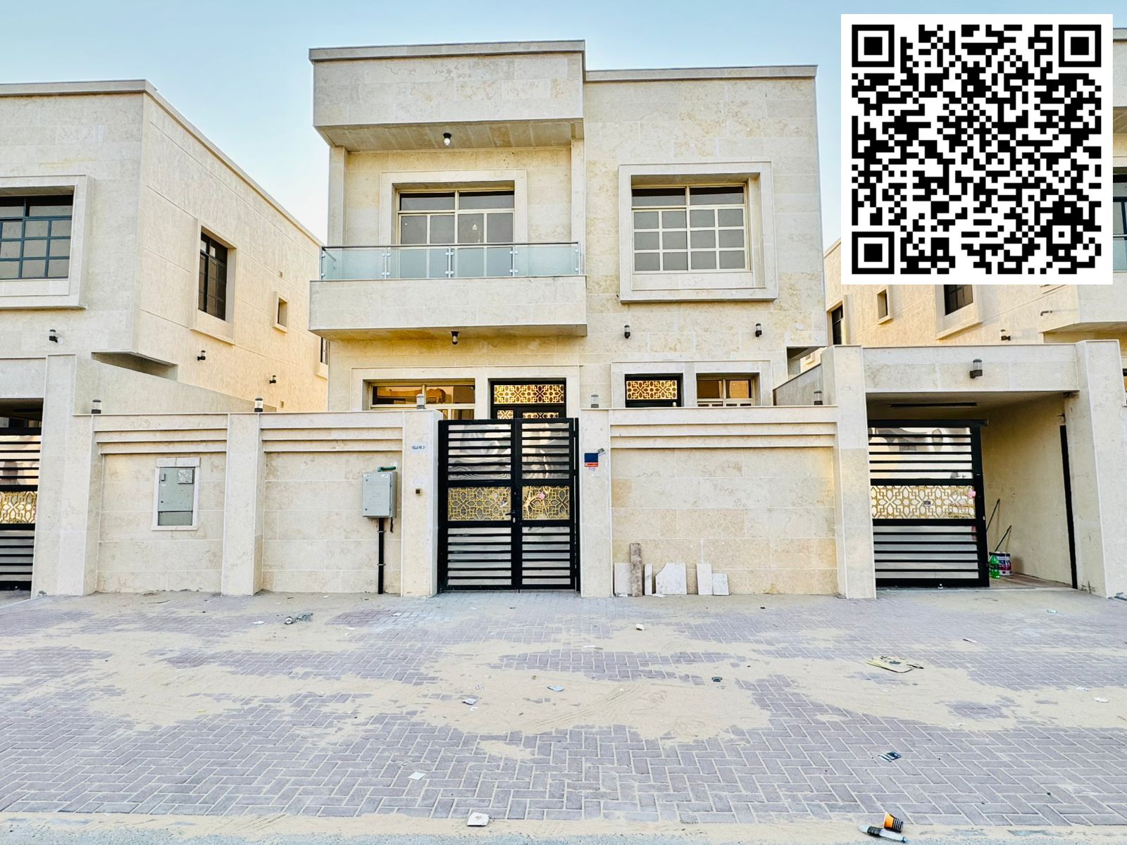 Luxury villa for rent in Al Yasmeen – 5 master bedrooms, 2 living rooms, 2 kitchens, yard, and parking for 90,000 dirhams