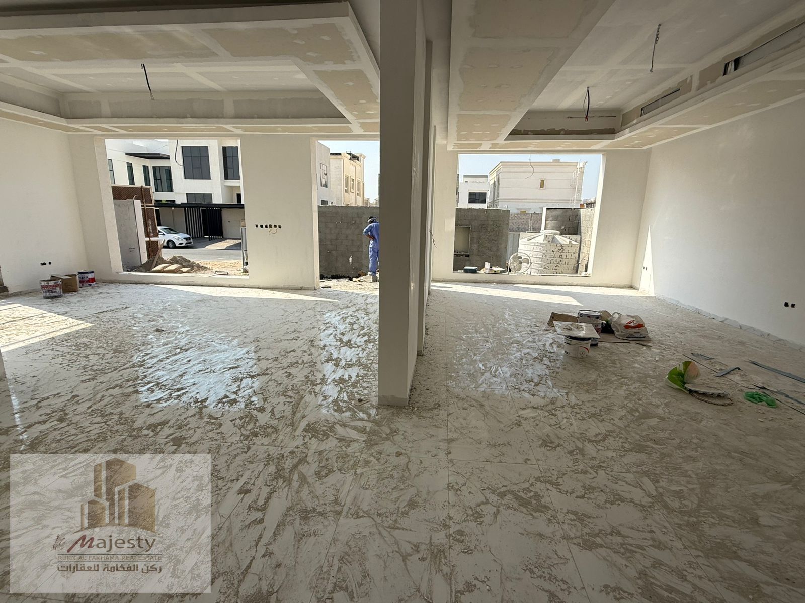 For sale: Two villas on one plot, each villa with its own ownership deed, with excellent spaces and super deluxe finishes in Sharjah - Al Hoshi.