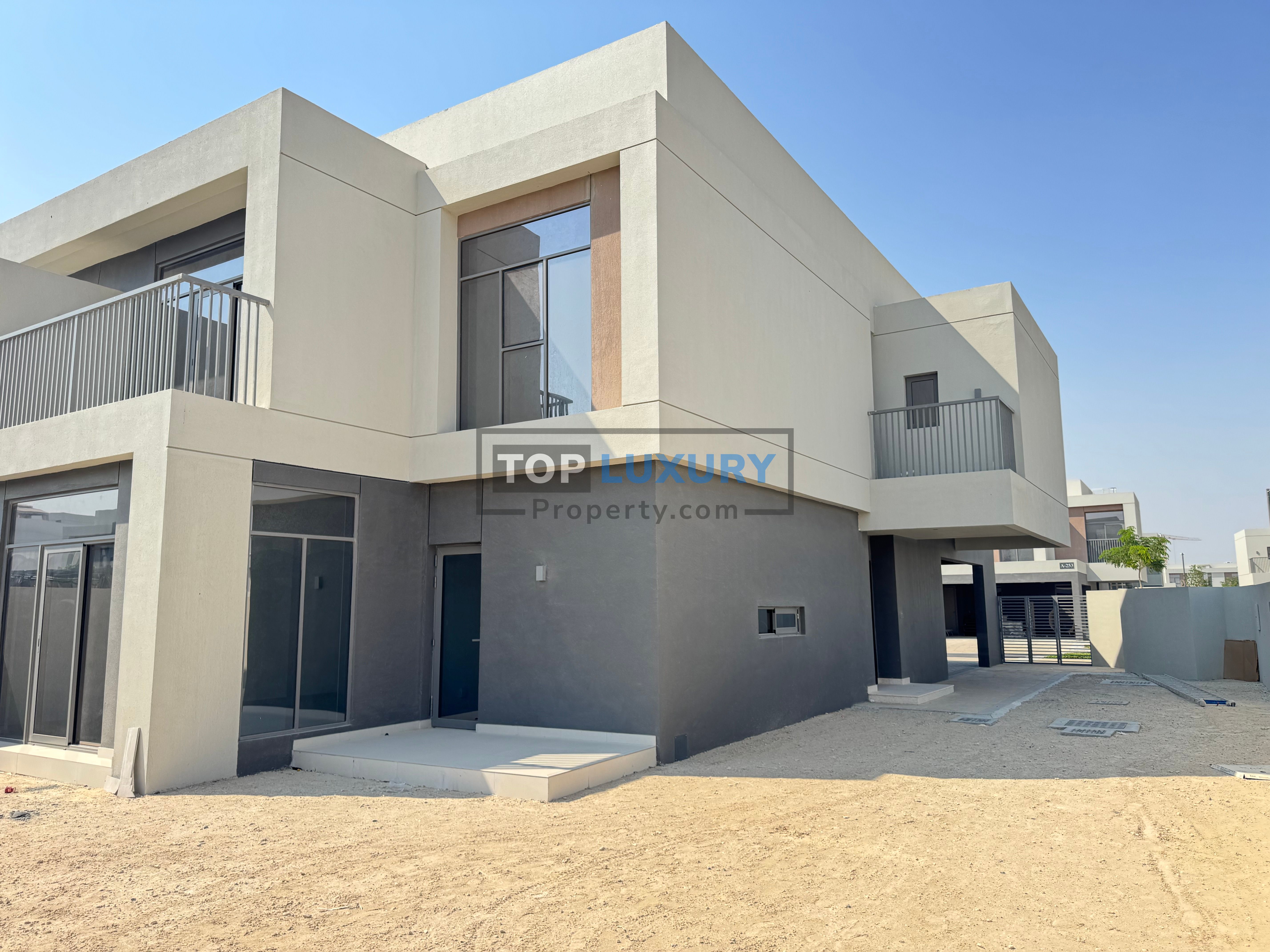 BIG PLOT | CORNER PLOT | OPPOSITE AMENITIES