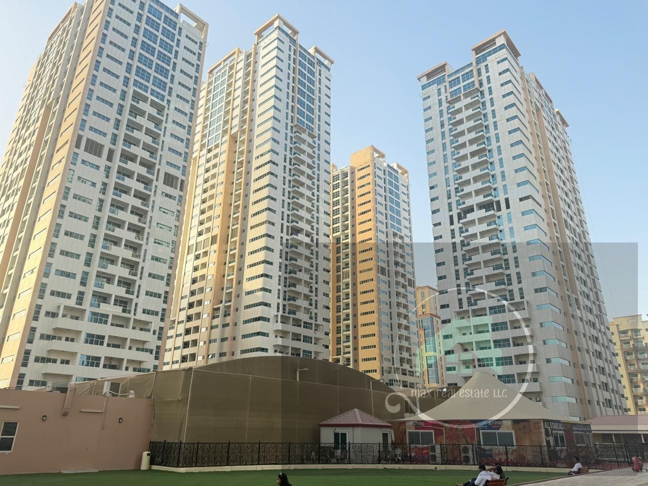 2 bedrooms and a hall for annual rent in Ajman One Tower - Rent 46 AED in 4 installments - Security deposit of 5,000 checks Closed kitchen 3 bathrooms