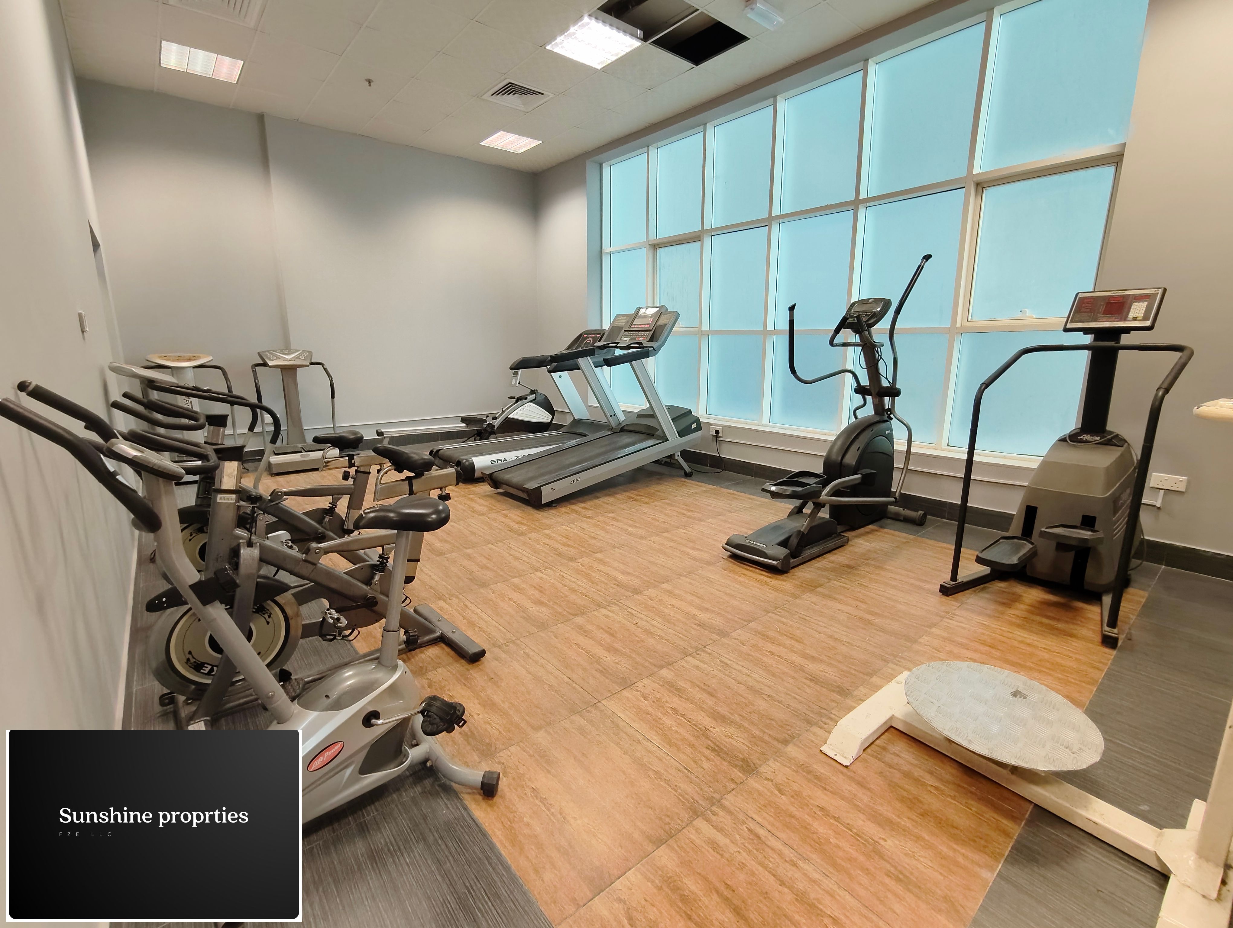 2BHK SPACIOUS LAVISH HUGE/WITH GYM/