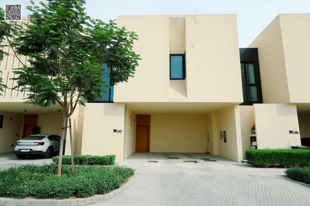 Luxury villa in the heart of Al-Zawraa golf courses, in the heart of nature, including electricity, water and air conditioning