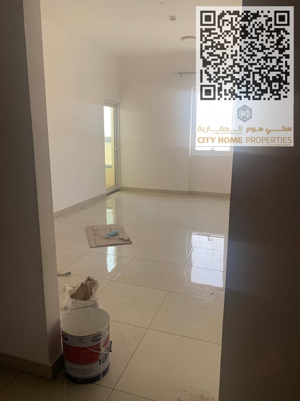 An apartment in a prime location in Ajman with a very large space and super deluxe finishing, located in a family building