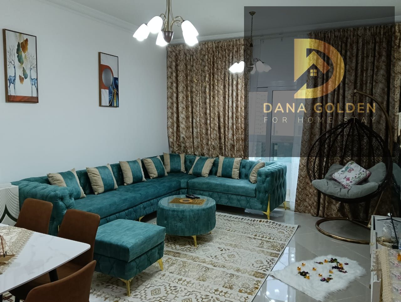 Two rooms, a hall, a distributor, three bathrooms, a balcony, a distinctive view of the sea, a wonderful view, new furniture, all kitchen utensils