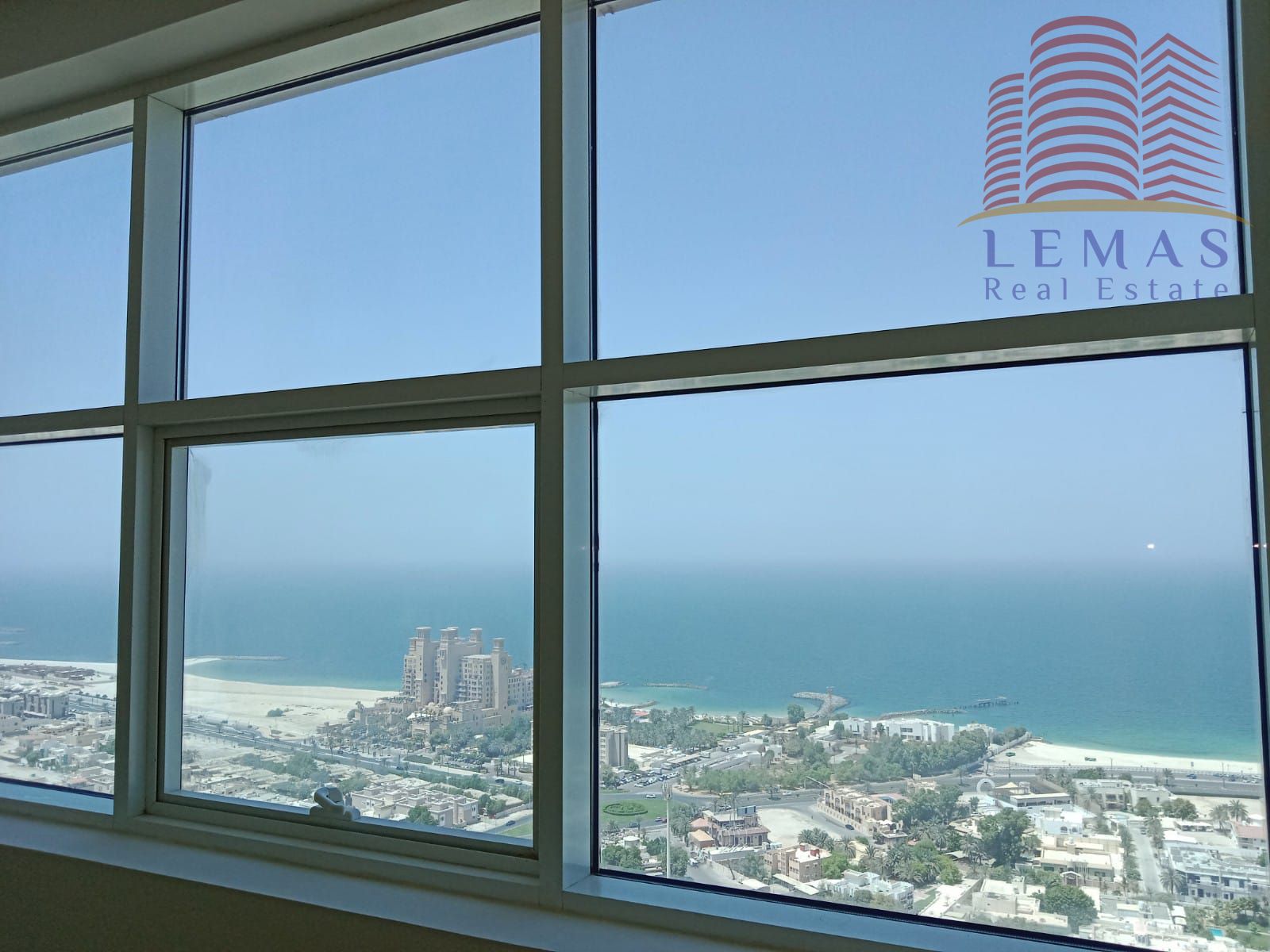 3 bedrooms and a living room with partial sea view for rent
