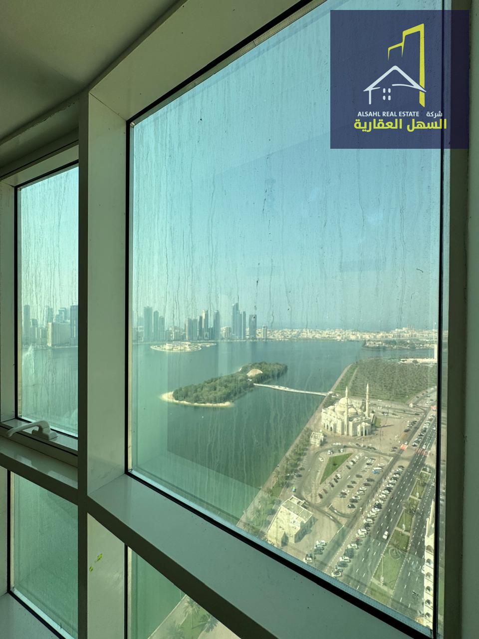 Sea view, 2 master bedroom apartment + balcony + air conditioning, swimming pool, gym and free parking