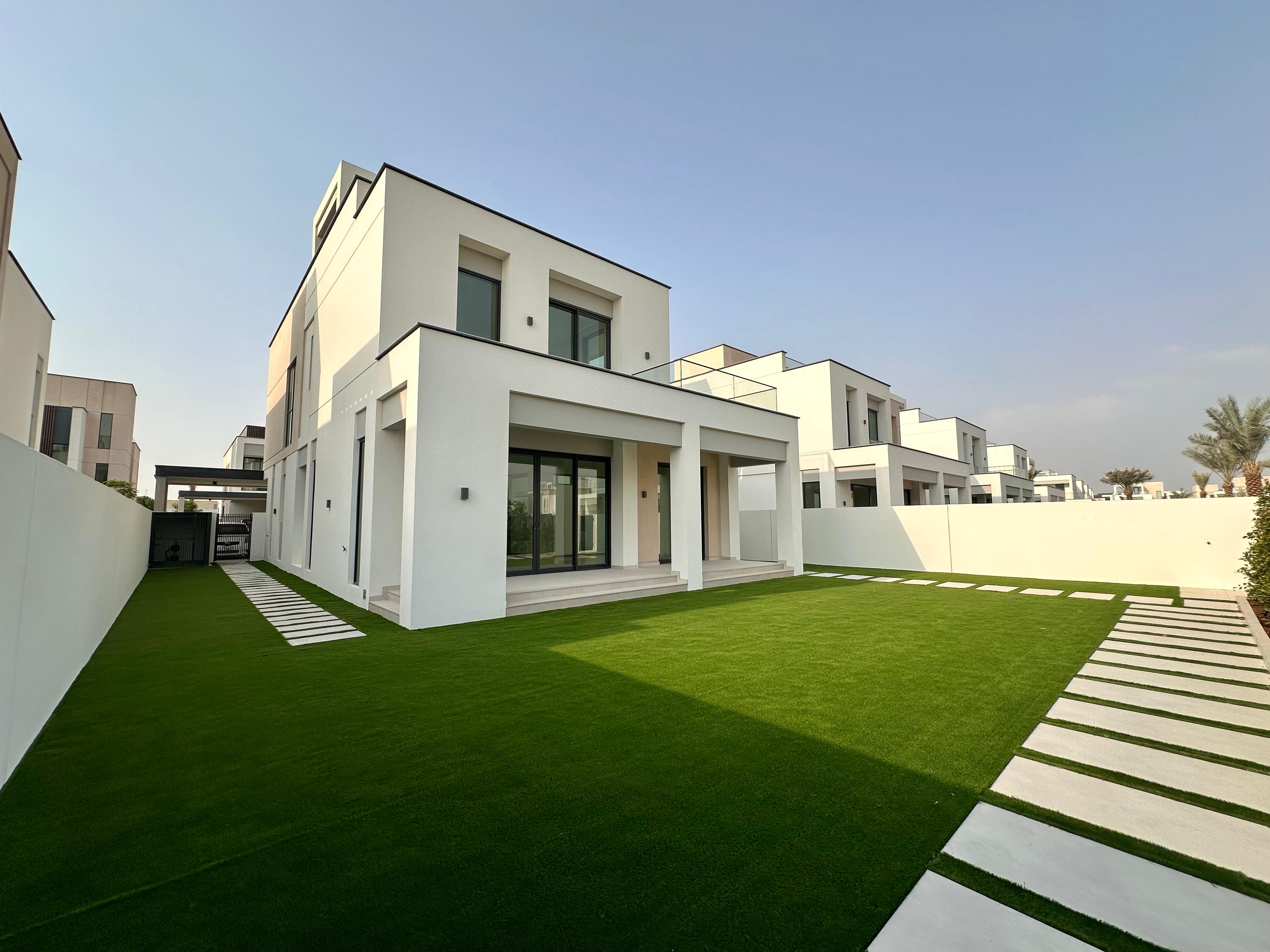 LUXURY 4-BEDS I SPACIOUS LAYOUT I BRAND NEW