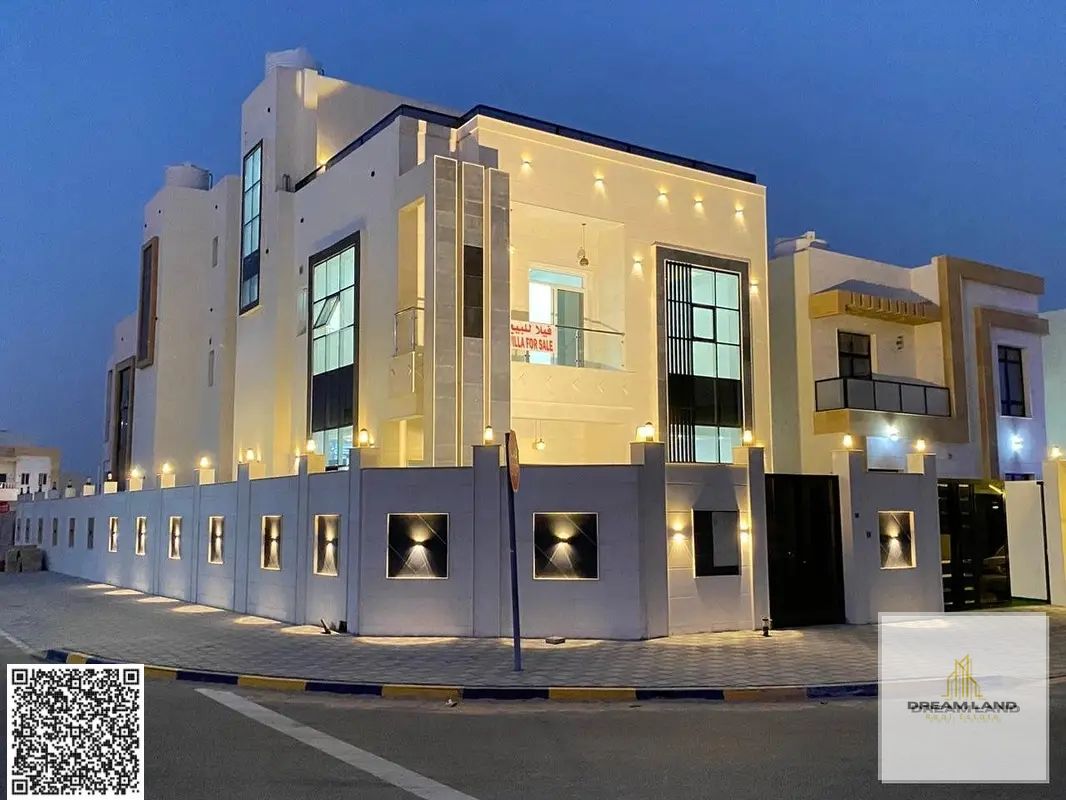 Luxury villa for sale, two floors + roof, corner of two streets. The price is negotiable. Elegant with a modern design on the corner of two streets, r