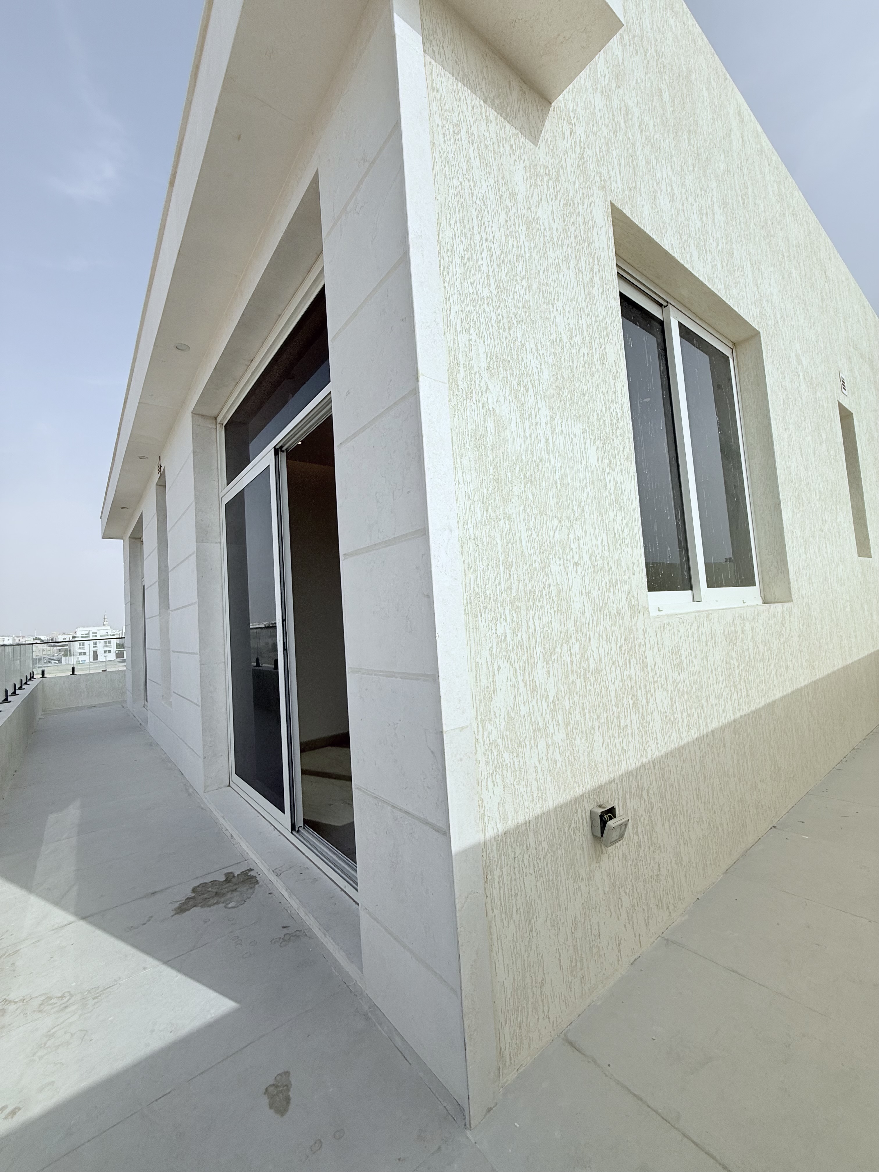 Luxury 6bhk villa 9washroom balcony maid room WALDROP with pool