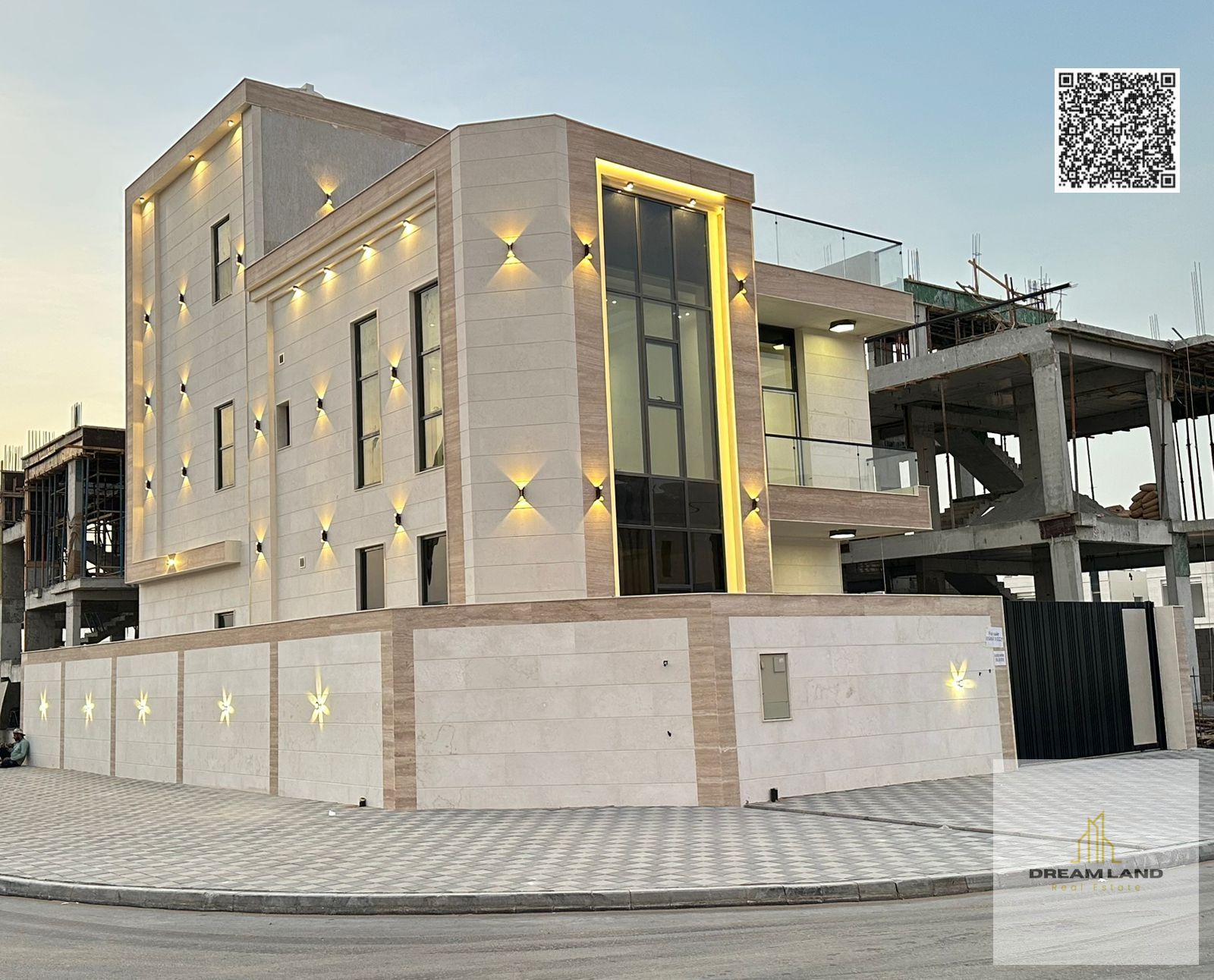 Luxury corner villa in Al Helio 2 - 2 floors with roof - 5 master bedrooms - modern design and prime location