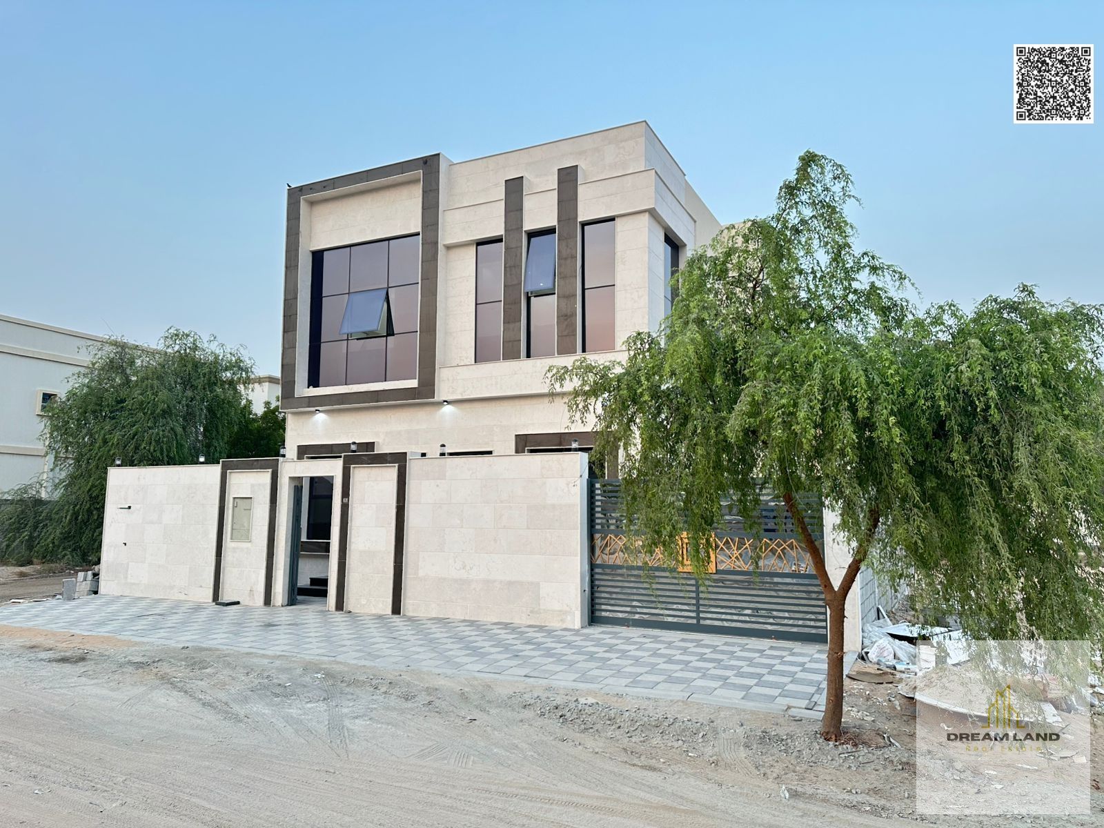 For sale, a modern 5-room villa at a fantastic price in the Al Helio 2 area, super deluxe finishing, freehold for all nationalities, bank financing