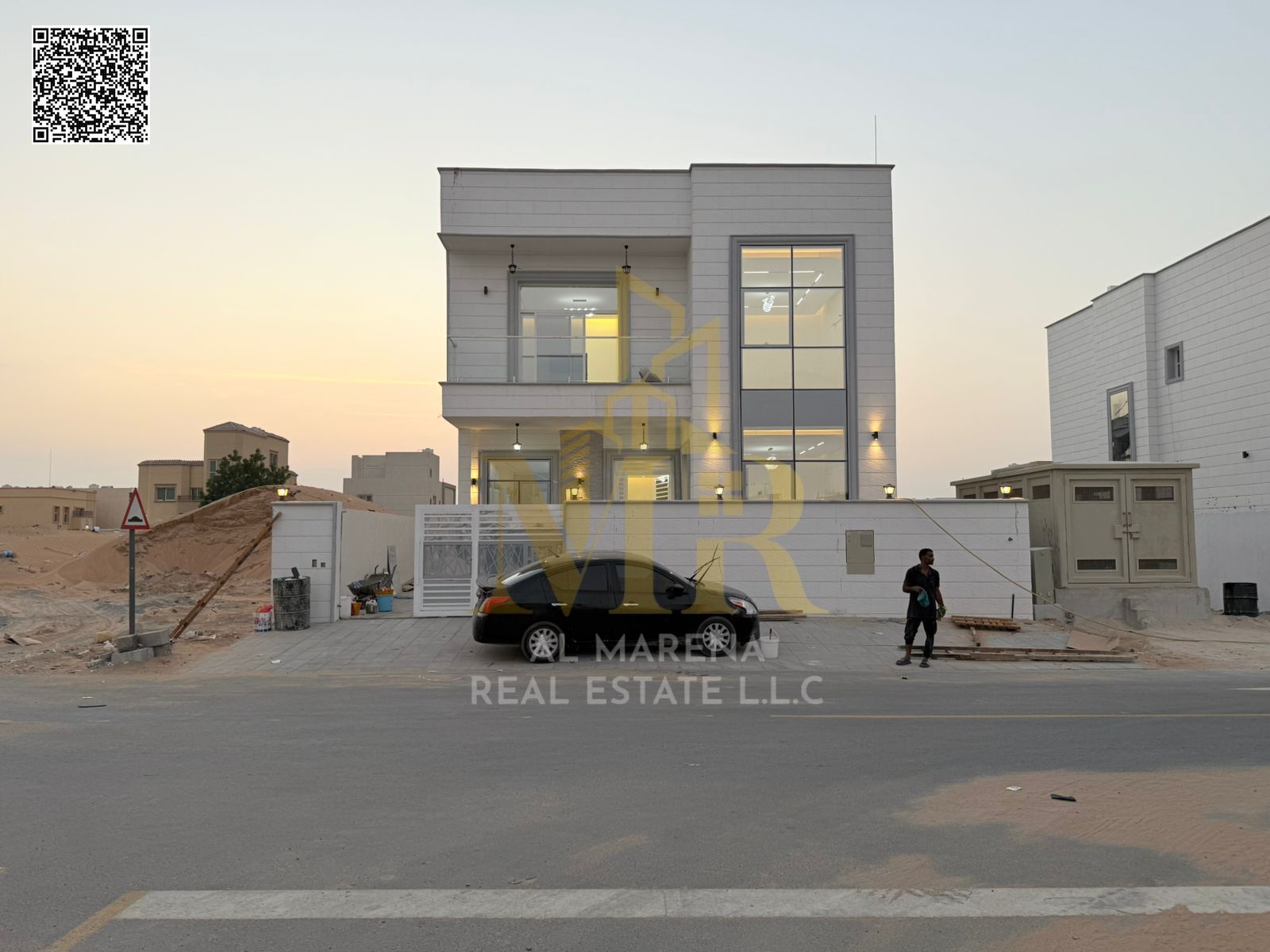 For sale, a luxurious villa, including registration and ownership fees, large building areas, and high-end finishes.