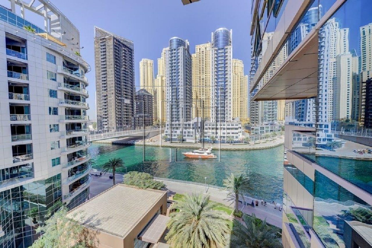 1BR Apartment in Dubai Marina with Canal View
