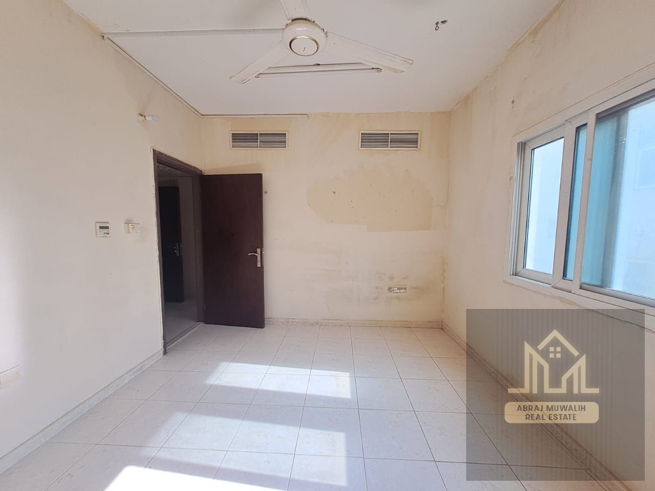 no deposit cash. very good appartment in front of madina shopping centre with central ac just 30k 6chq payment