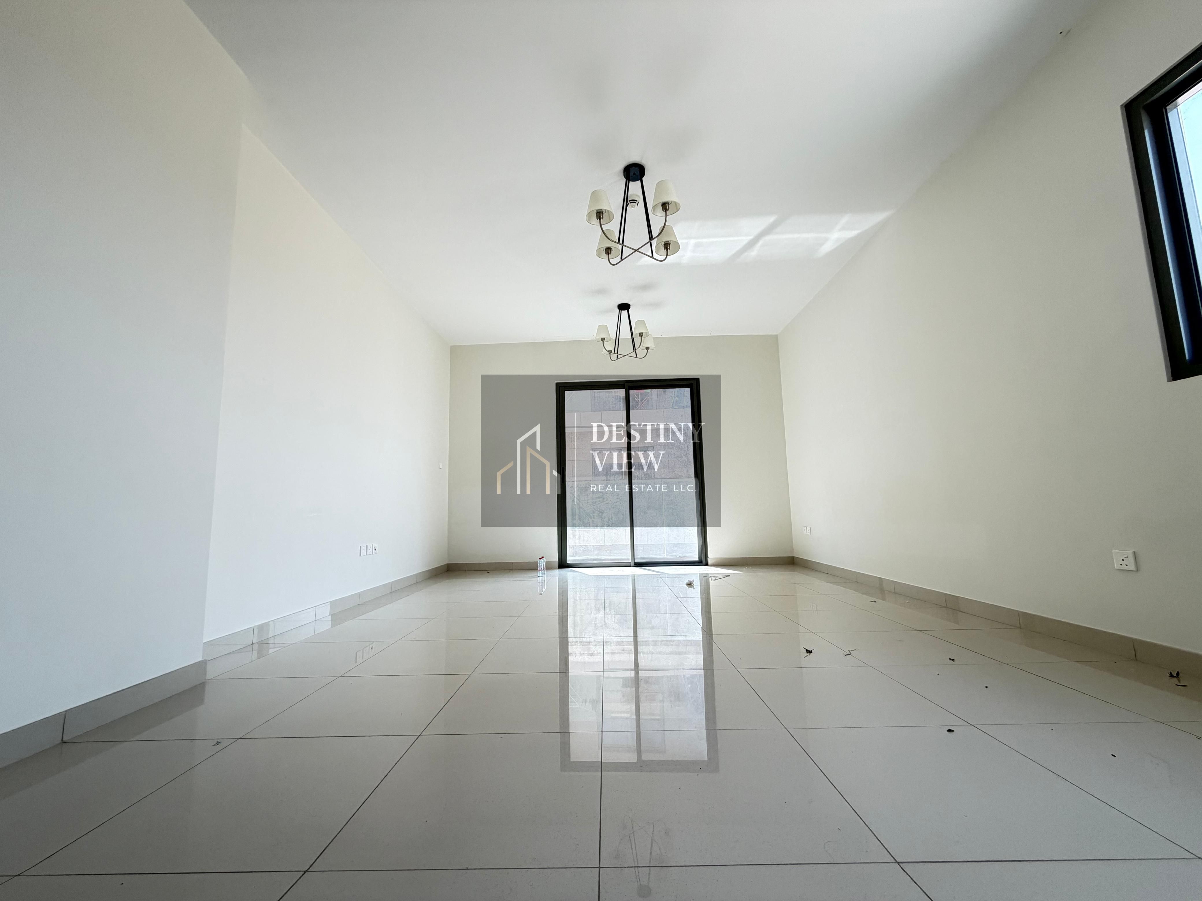 Brand New spacious 3bhk fully family building