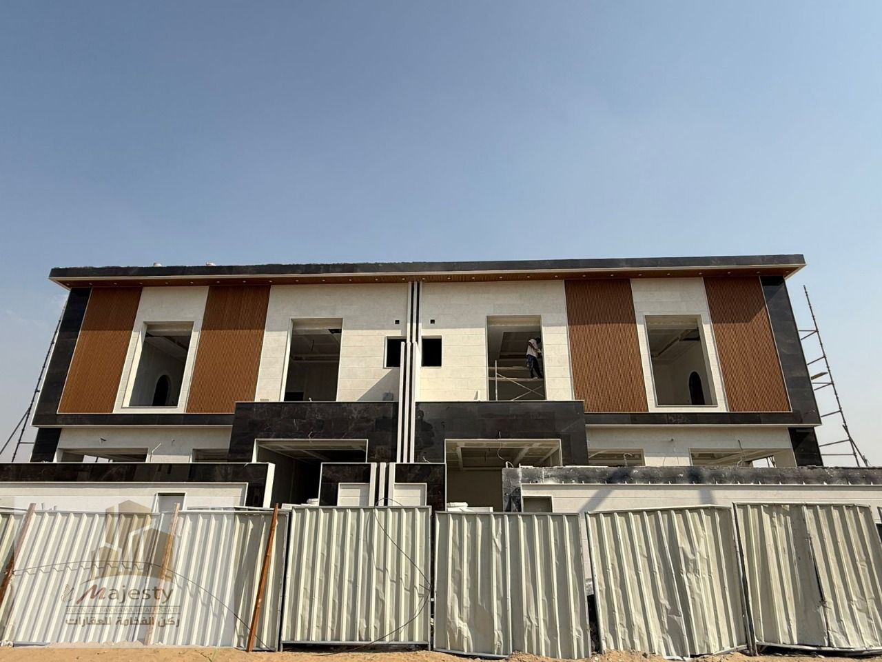 For sale, two villas on one plot of land in the Al-Hawshi area in the Emirate of Sharjah