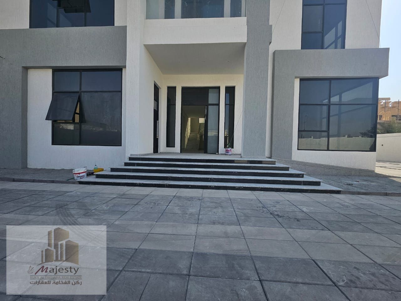 For sale, a villa in the Emirate of Sharjah, Al Hoshi area. A modern villa with super deluxe finishes, at an excellent price.