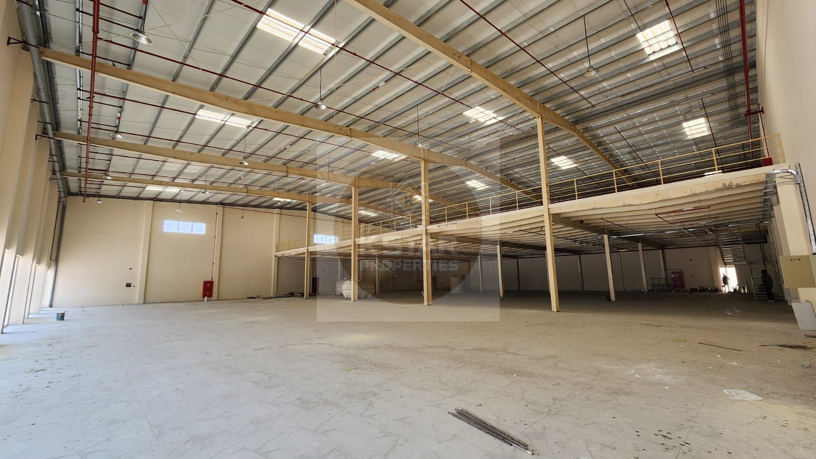 Commercial Showroom with Mezzanine for Rent – Al Jurf Industrial 3, Ajman