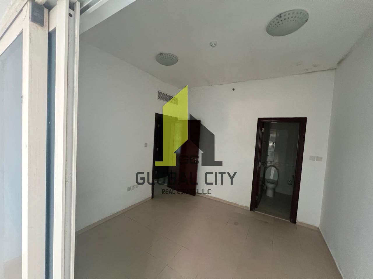 unfurnished 2 bedroom appartment for rent yearly