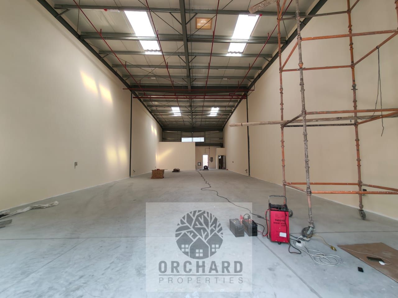 Good location on main road/15KW power/Two doors with loading unloading area/attached washrooms and kitchen/Rent 180,000 AED/3000 scft