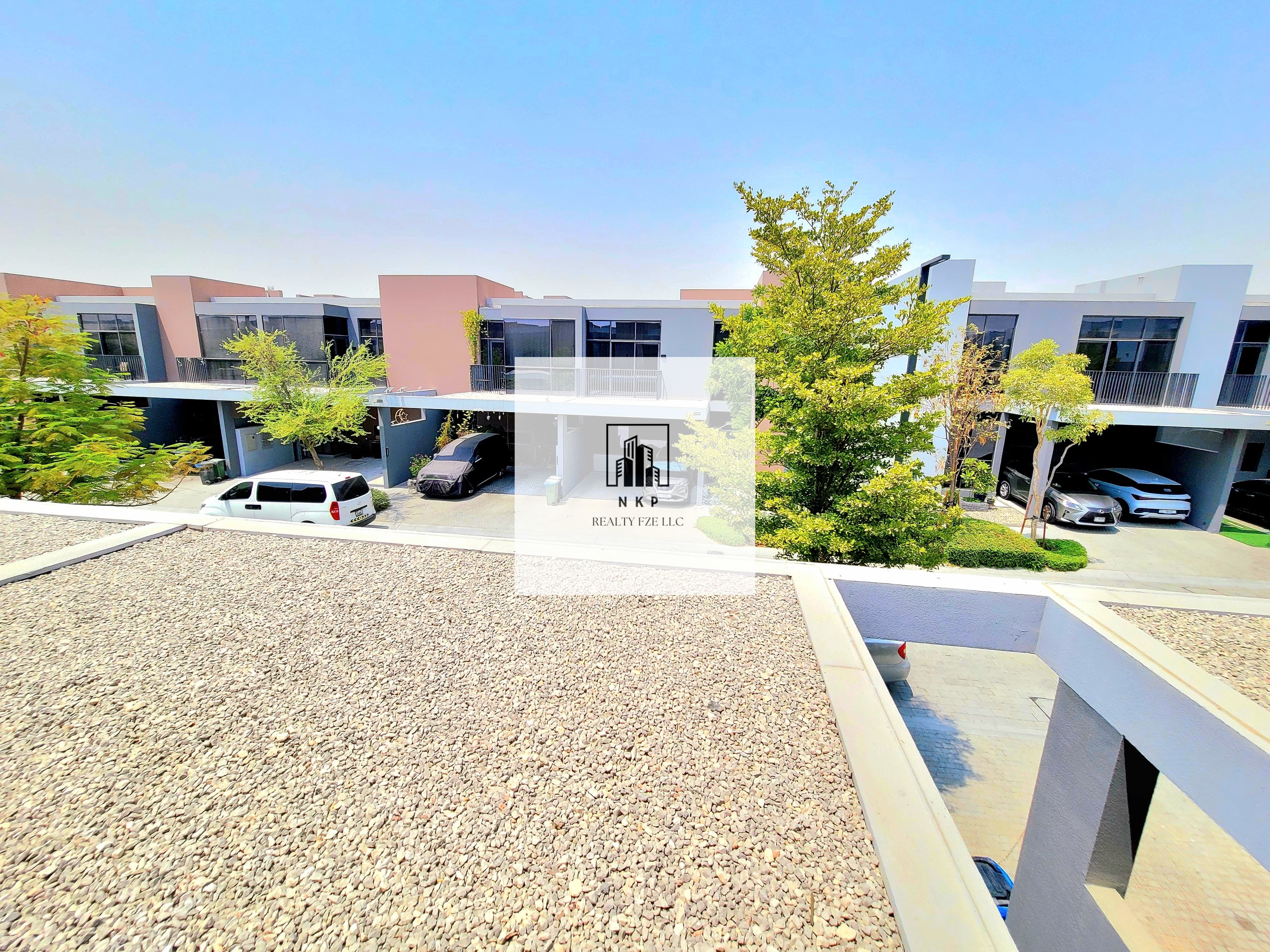 Specious luxury townhouse for rent in Masaar community