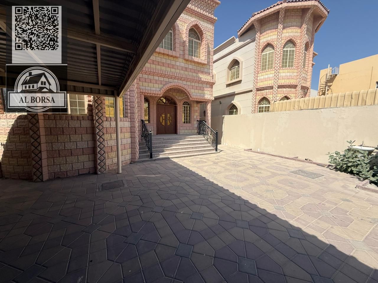 Villa for rent in Rawda 3 - Citizen Electricity - 5 master bedrooms, a living room, a majlis, a maid's room, a large courtyard, and indoor and outdo