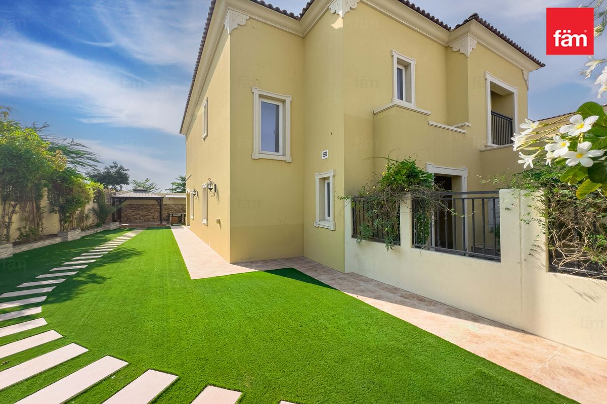 La Quinta | Big Plot | Back to Back | Big plot