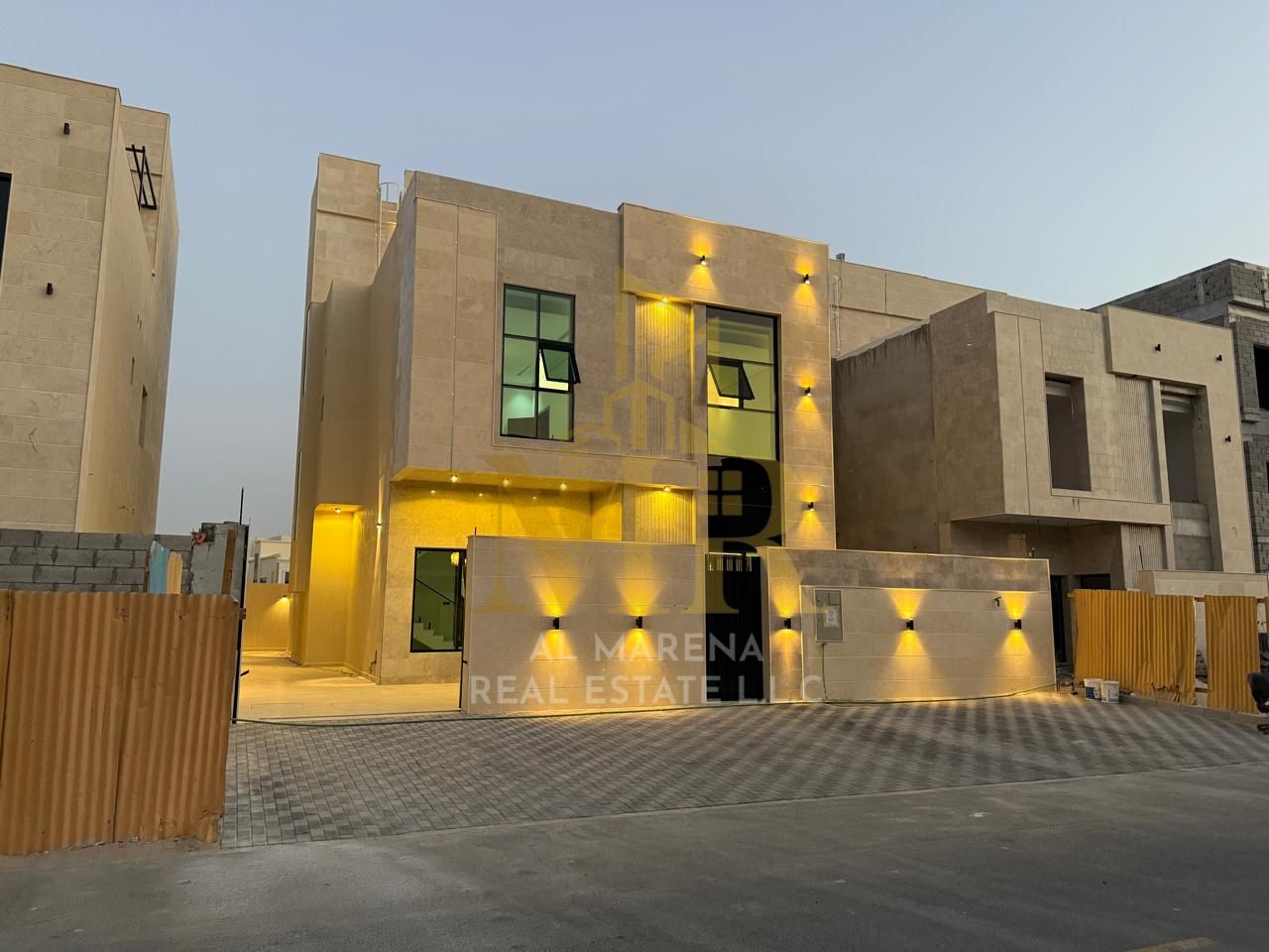 Huge luxury villa consisting of 6 master bedrooms with built-in wardrobes and 2 living rooms