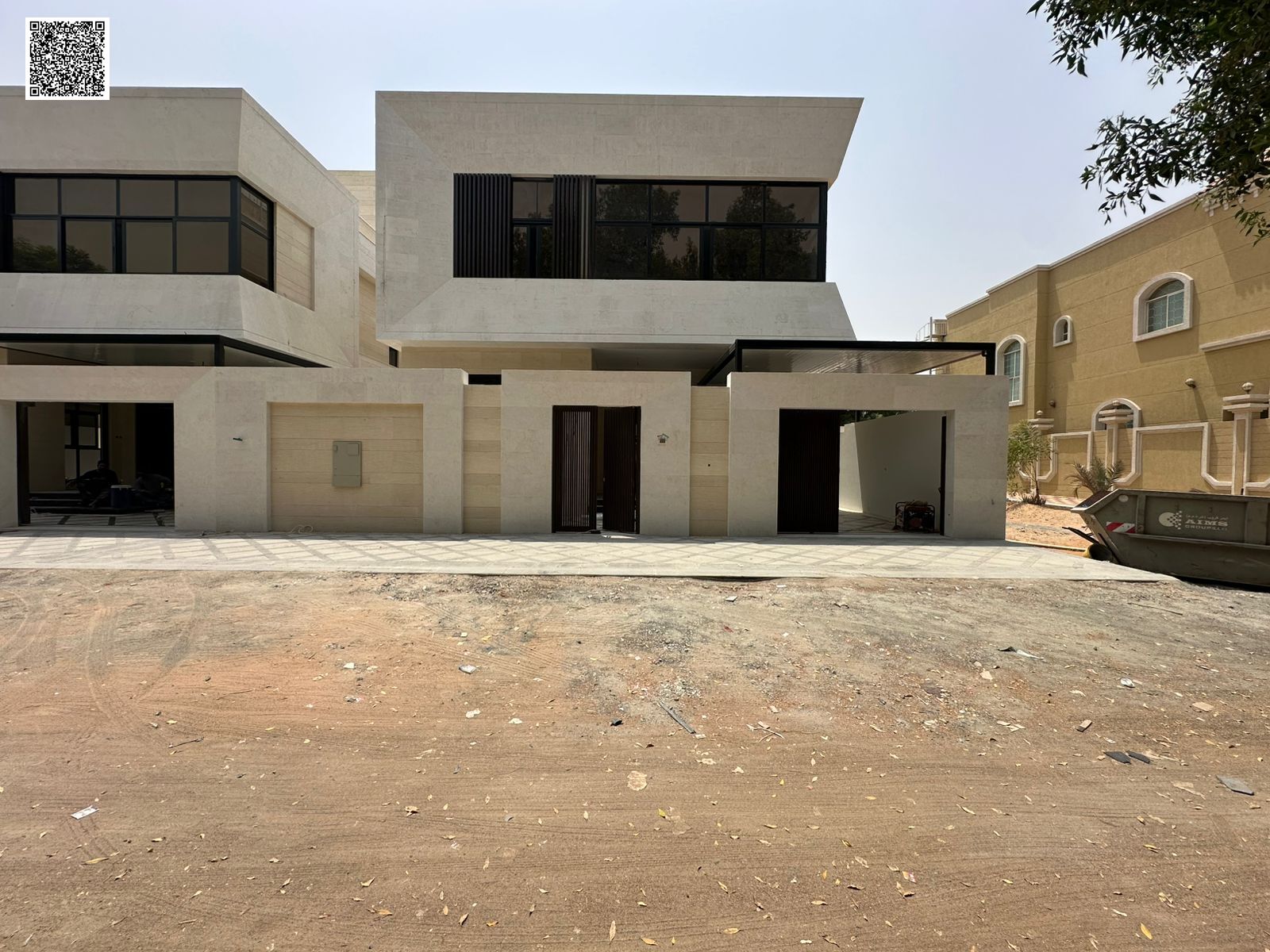 Luxurious two-story villa with a roof, high-end finishing, opposite all services and the mosque