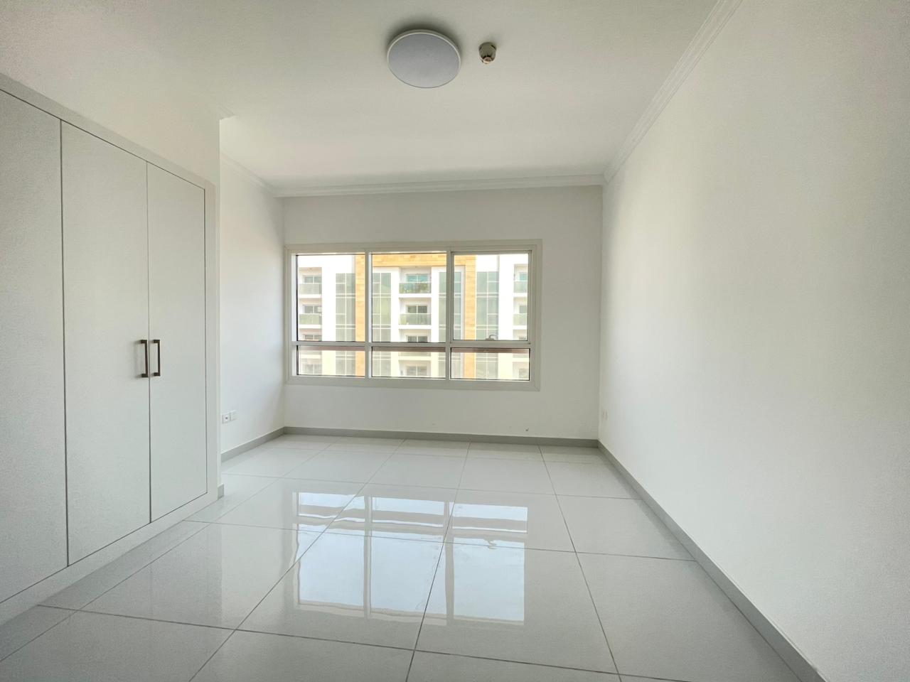 1 month free 1bhk 2wachroom with balcony waldrop prim location sharja Muwaileh in school area